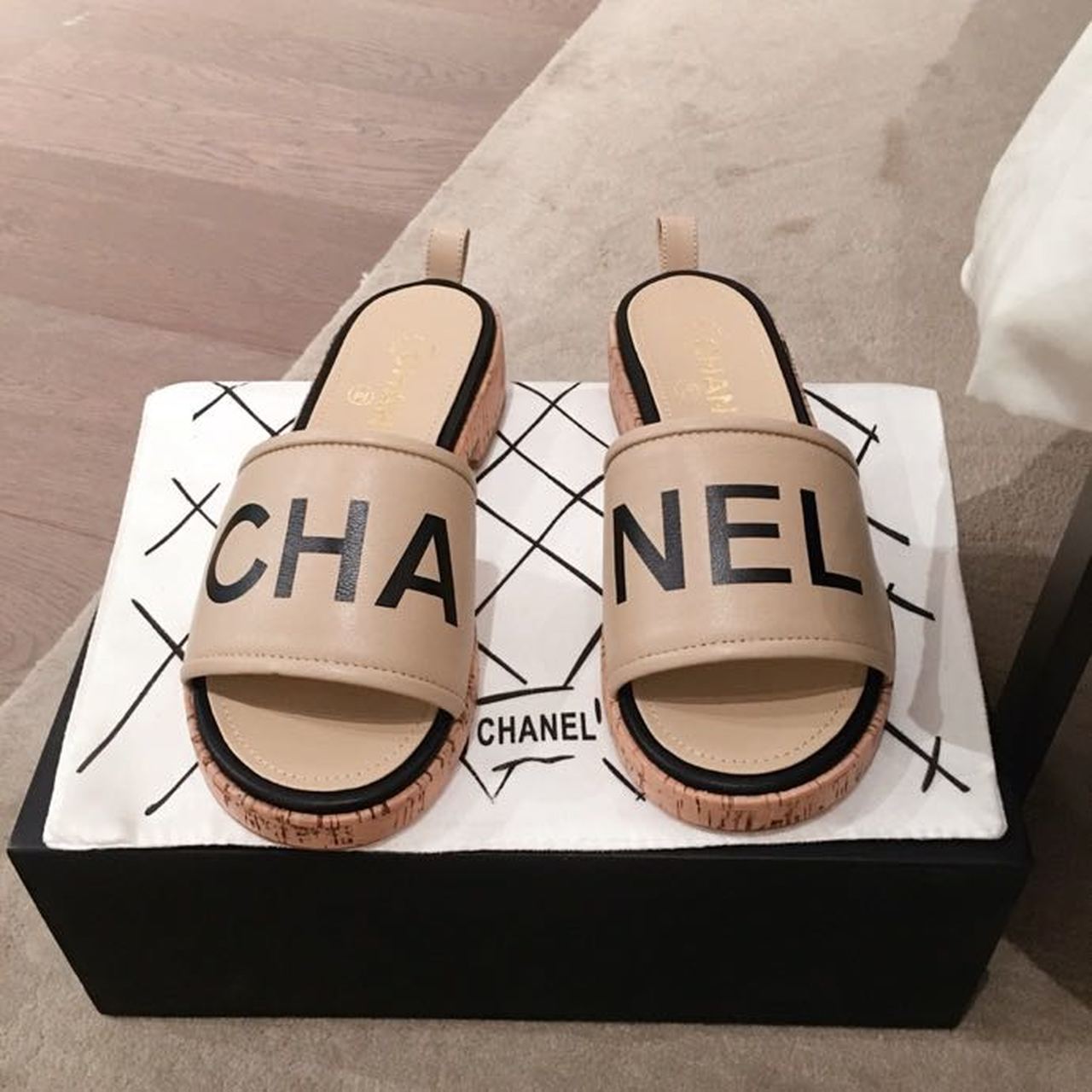 Chanel Woven Chain Cork Sandals Tweed Beige/Black For Women, Women’s Shoes - Image 4