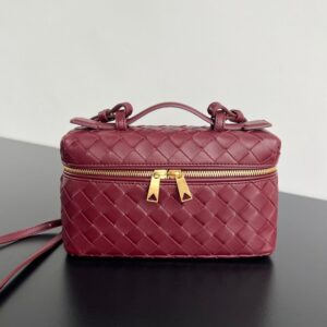 TRUE TO ORIGINAL | BOTTEGA VENETA – Bang Bang Vanity Case | 5.1x9x2.4 inches