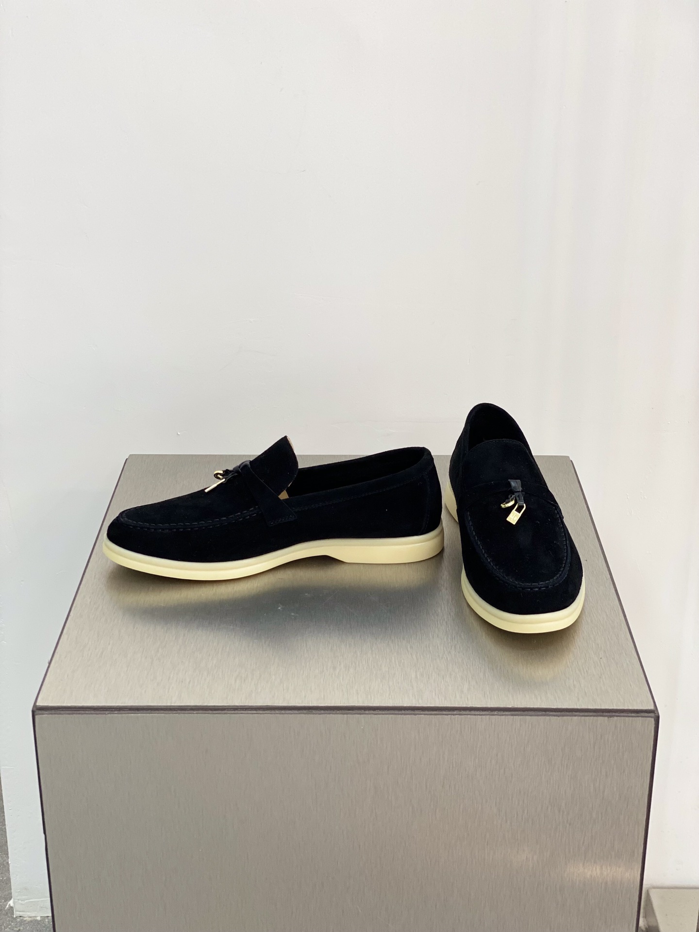 Loro Piana Summer Charms Walk Loafers Caviar For Women – FAE5444 MB97 - Image 15