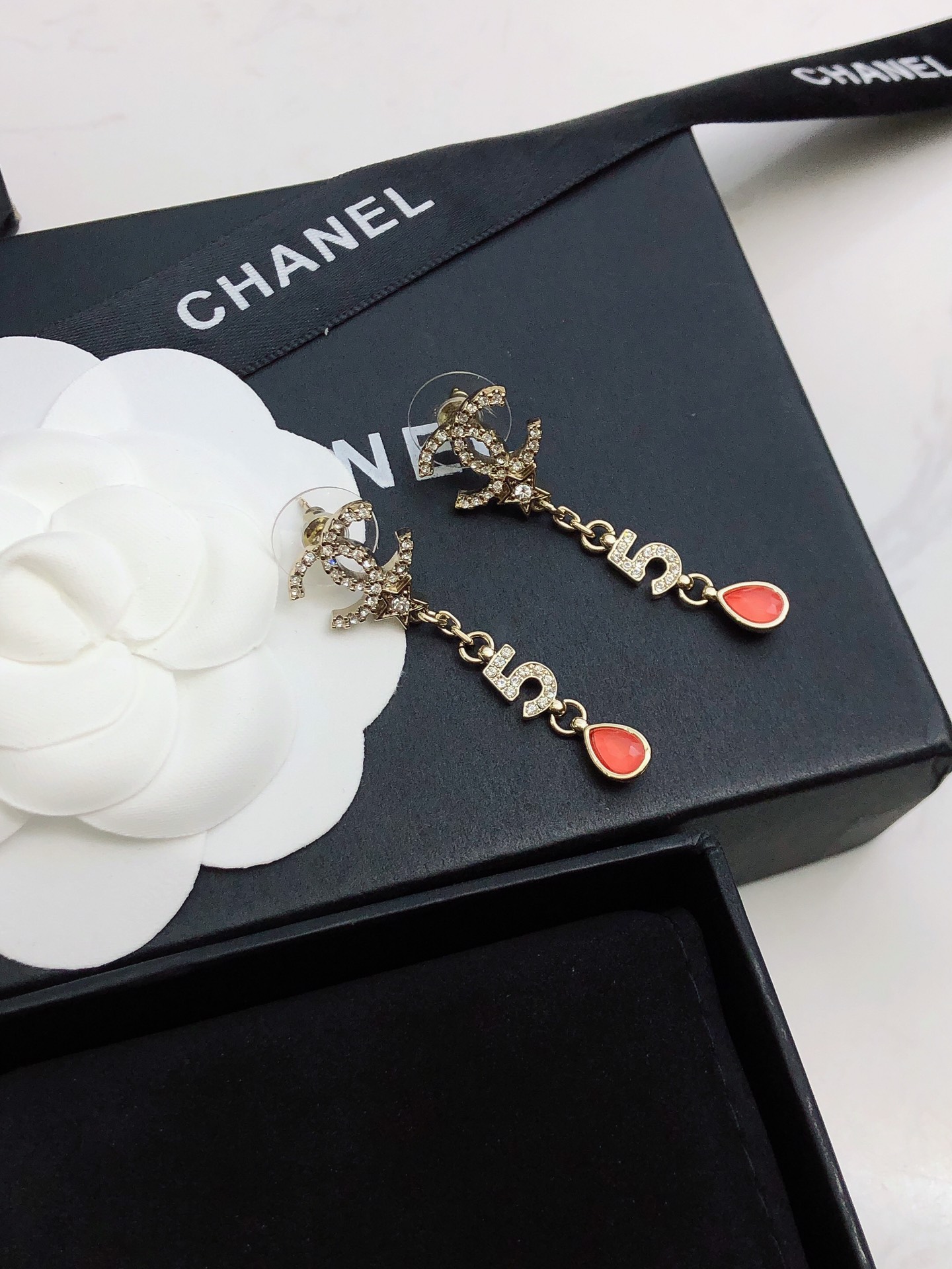 Chanel 5-Long Earrings Gold For Women - Image 2