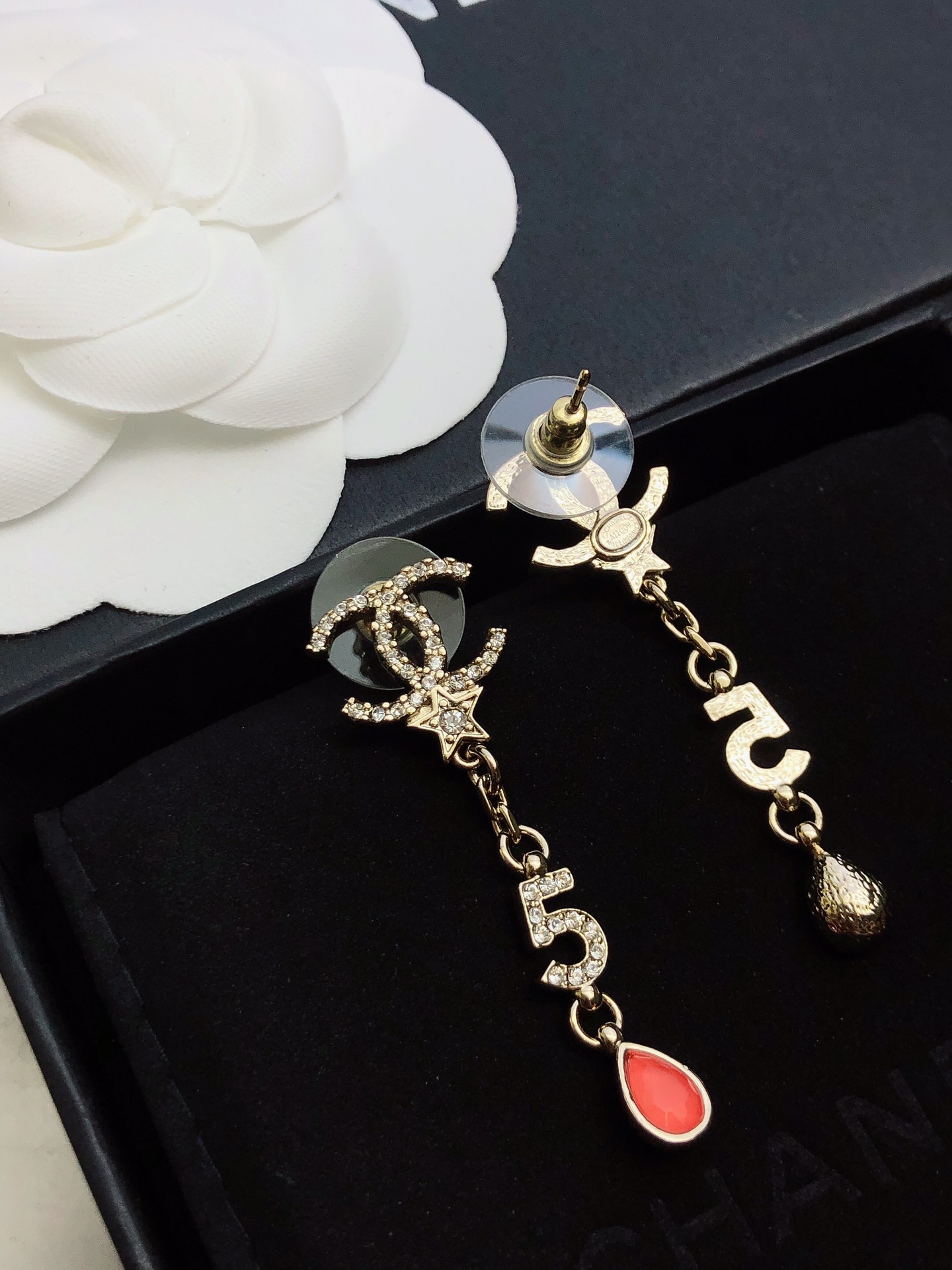 Chanel 5-Long Earrings Gold For Women - Image 7