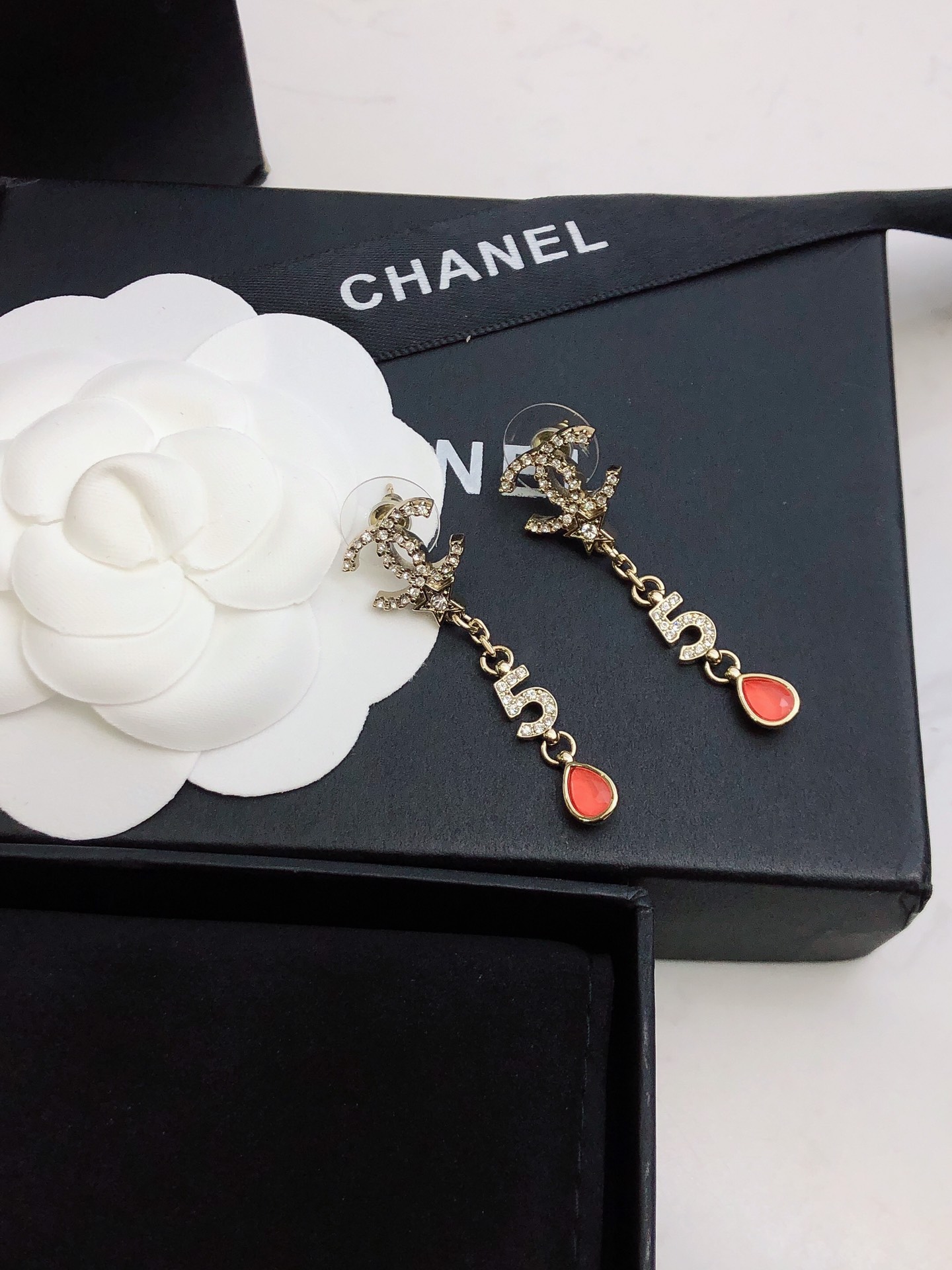 Chanel 5-Long Earrings Gold For Women - Image 8
