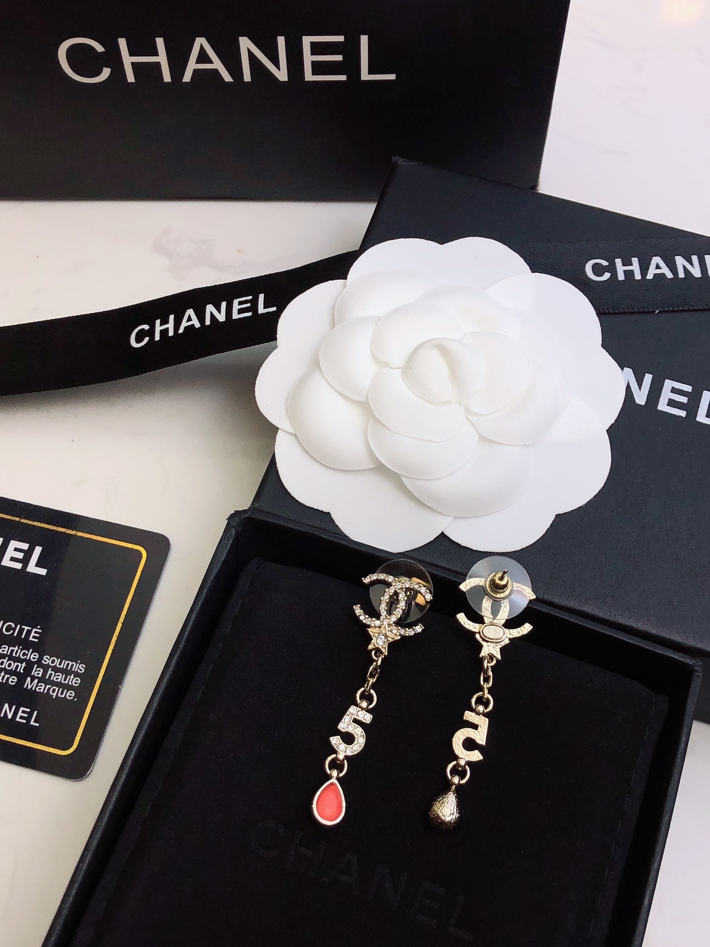 Chanel 5-Long Earrings Gold For Women - Image 9