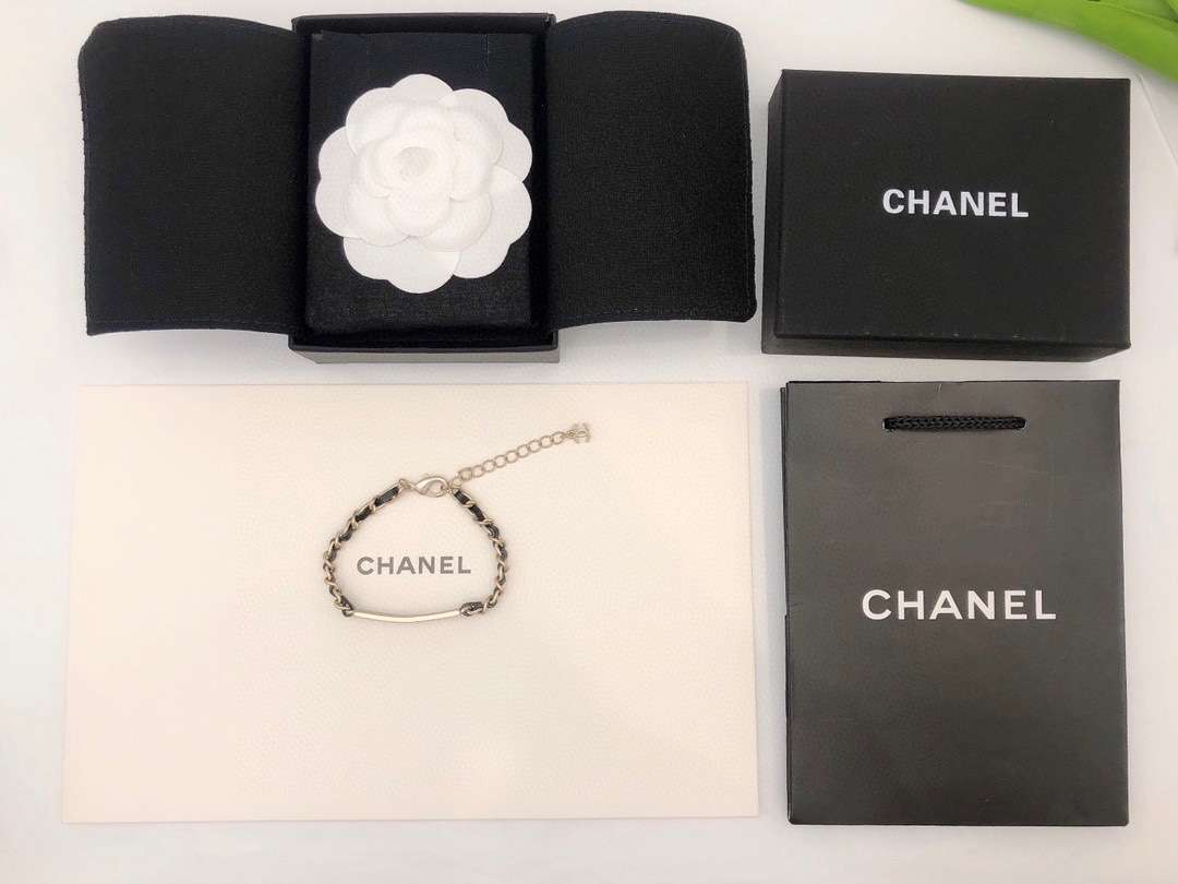 Chanel C-Shaped Bracelet Gold For Women - Image 7