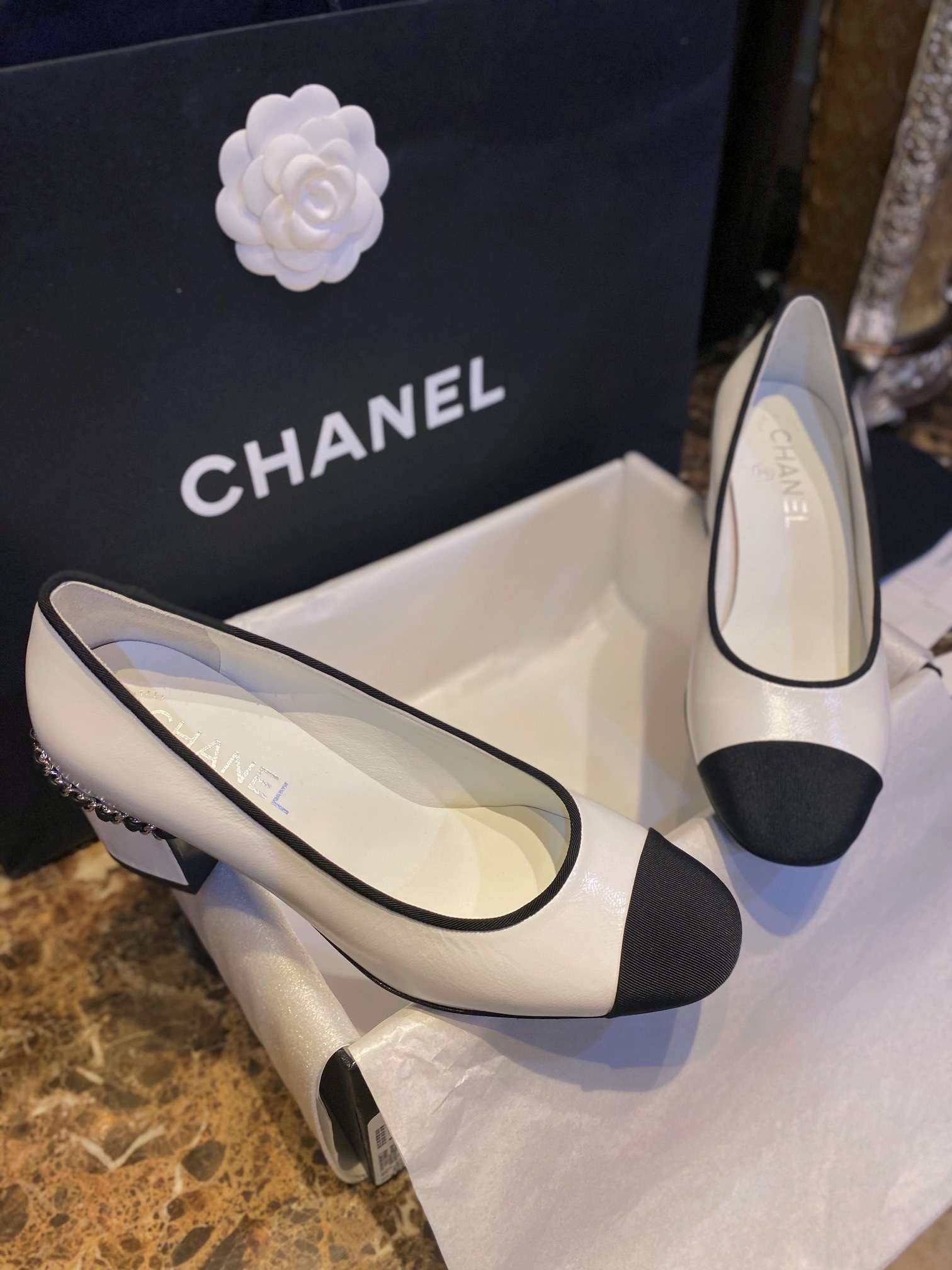 Chanel Chain Pumps White For Women - Image 9