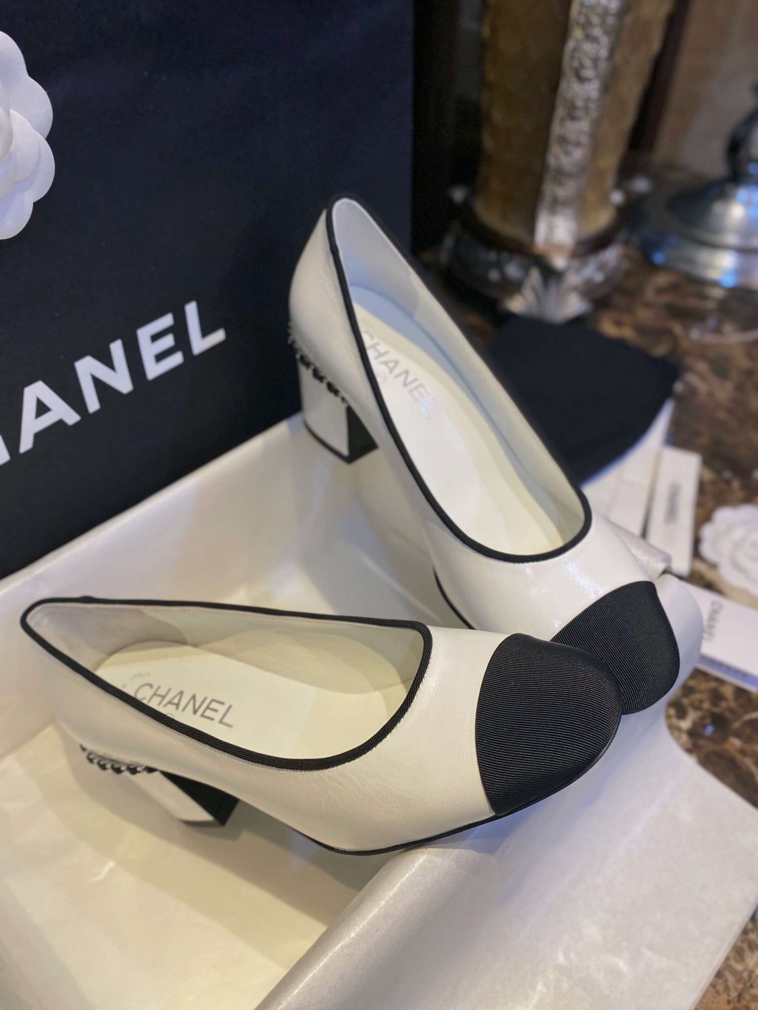 Chanel Chain Pumps White For Women - Image 5