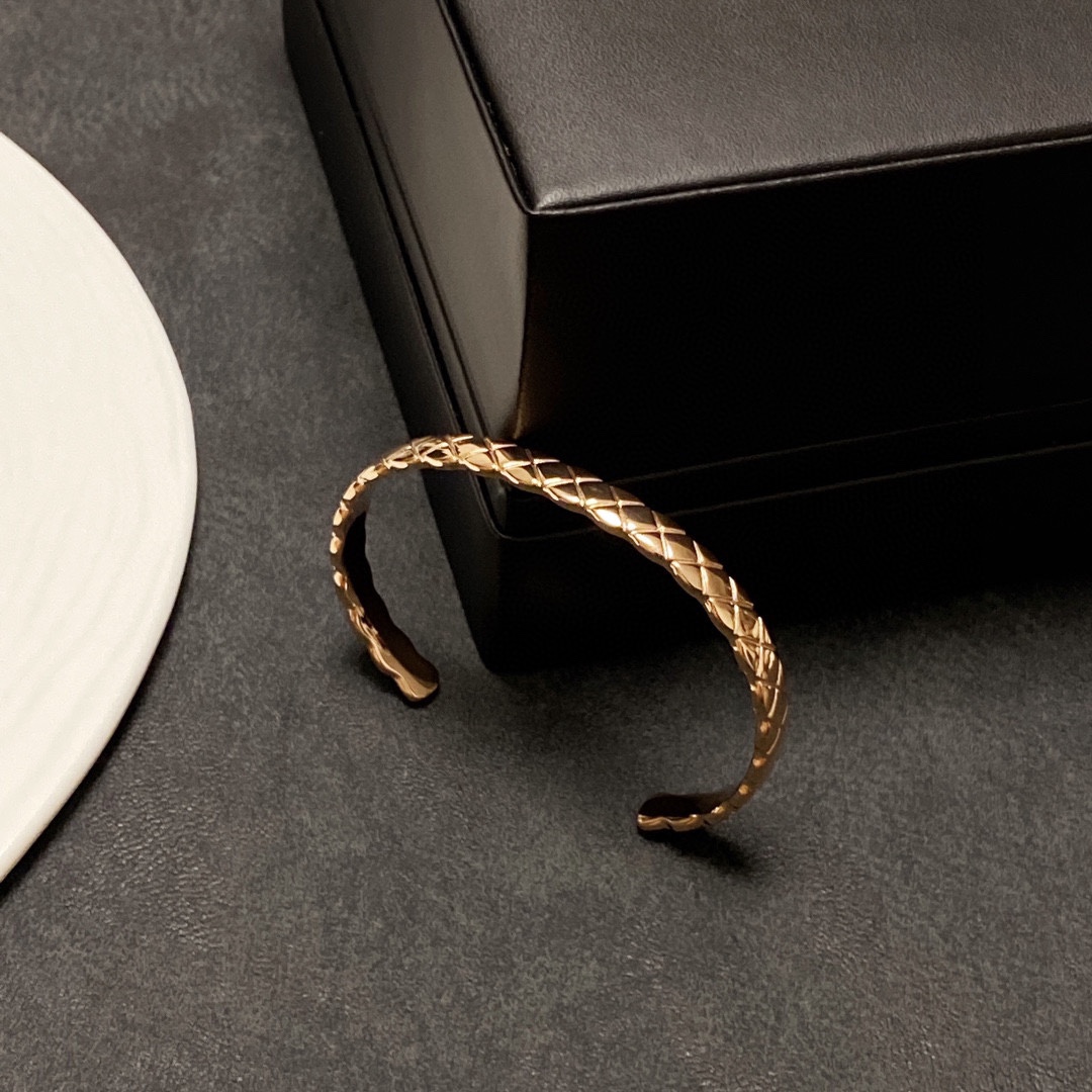 Chanel Coco Crush Bracelet Gold For Women - Image 2