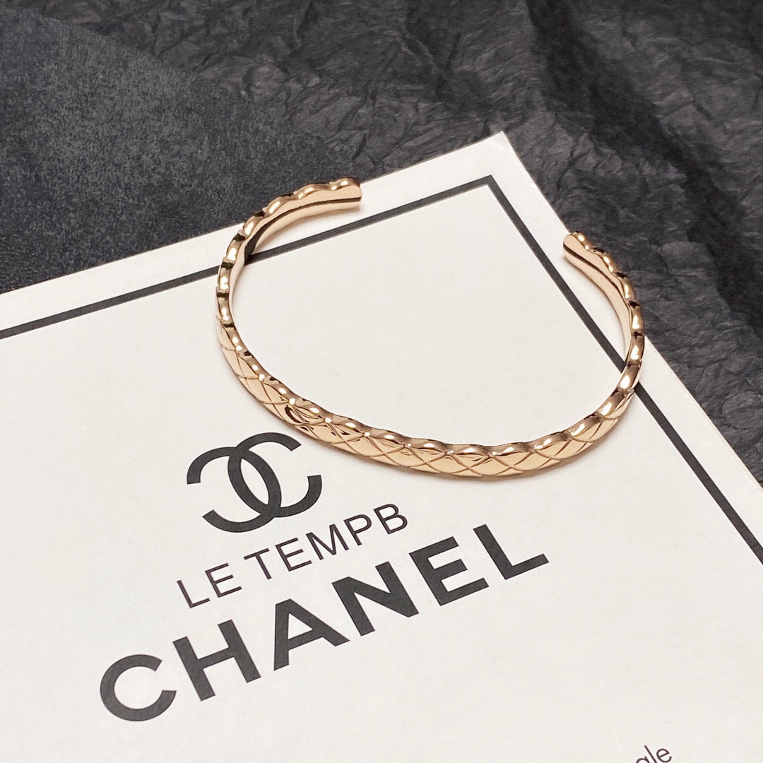 Chanel Coco Crush Bracelet Gold For Women - Image 4