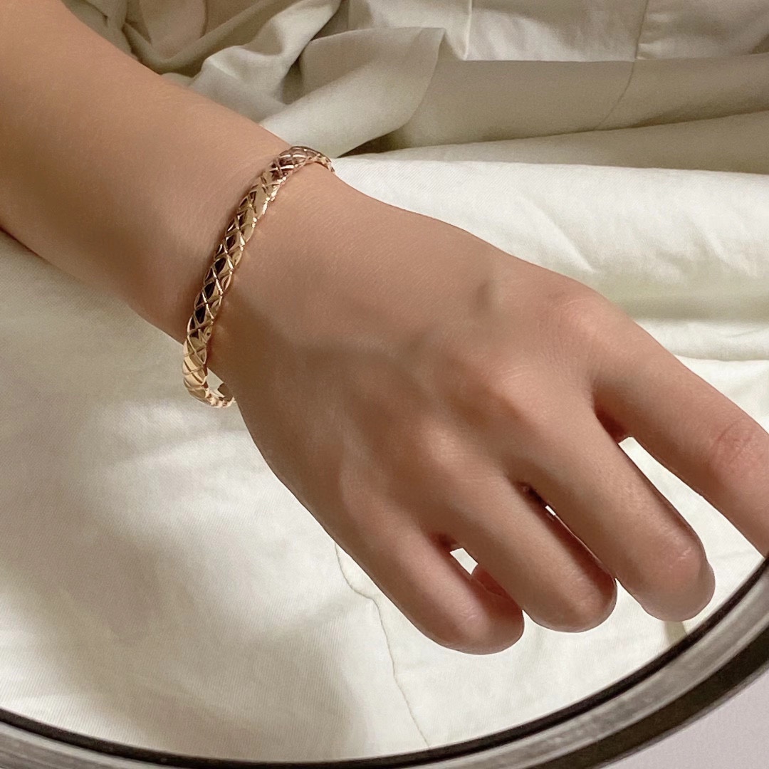 Chanel Coco Crush Bracelet Gold For Women - Image 5