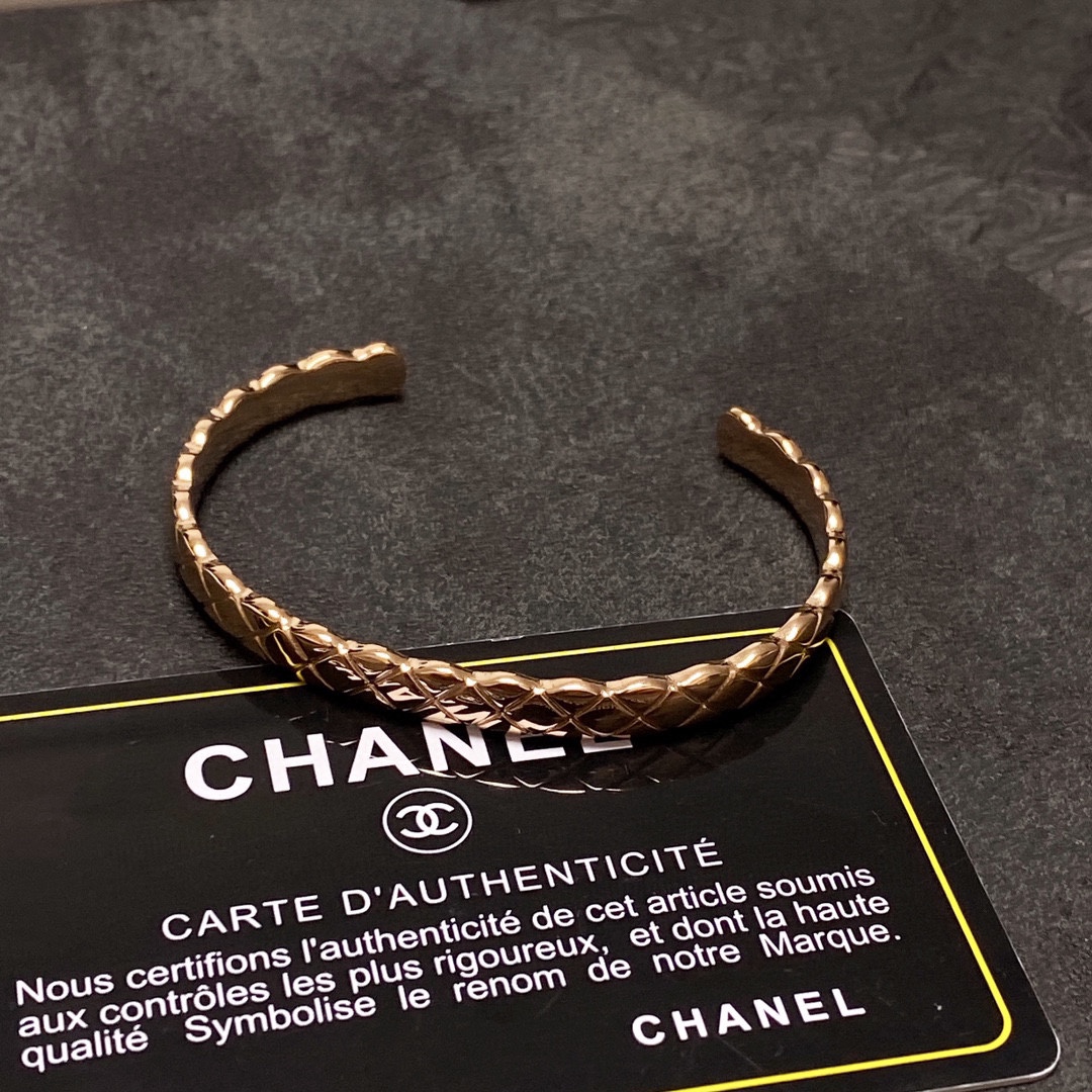 Chanel Coco Crush Bracelet Gold For Women - Image 6