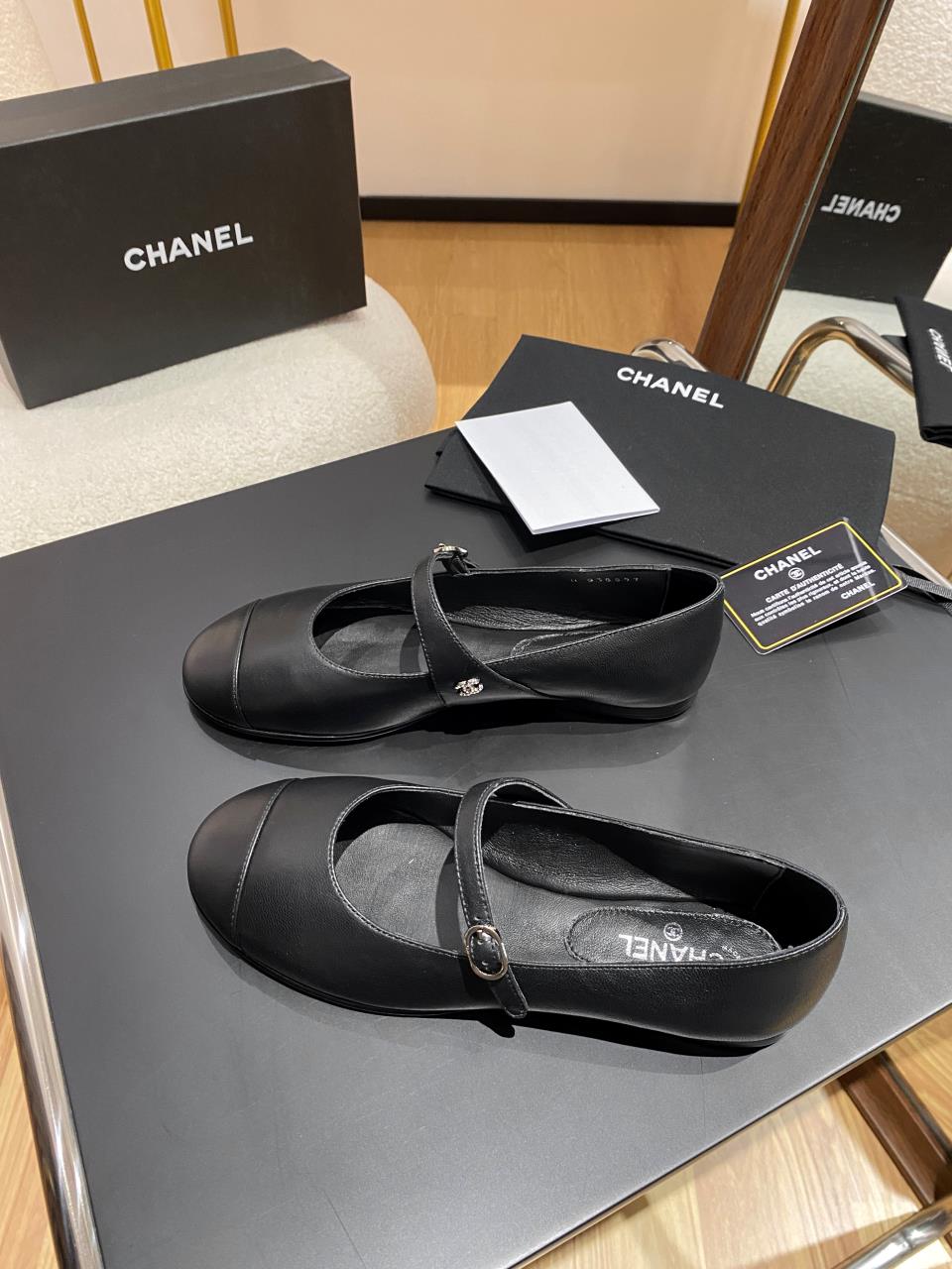 Chanel Flat Shoes Black For Women - Image 4