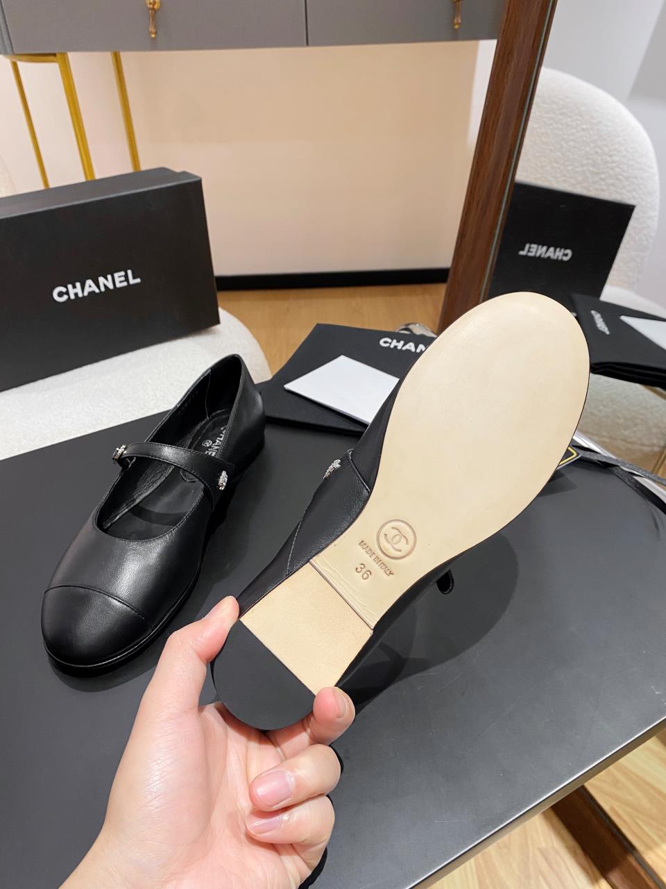 Chanel Flat Shoes Black For Women - Image 3