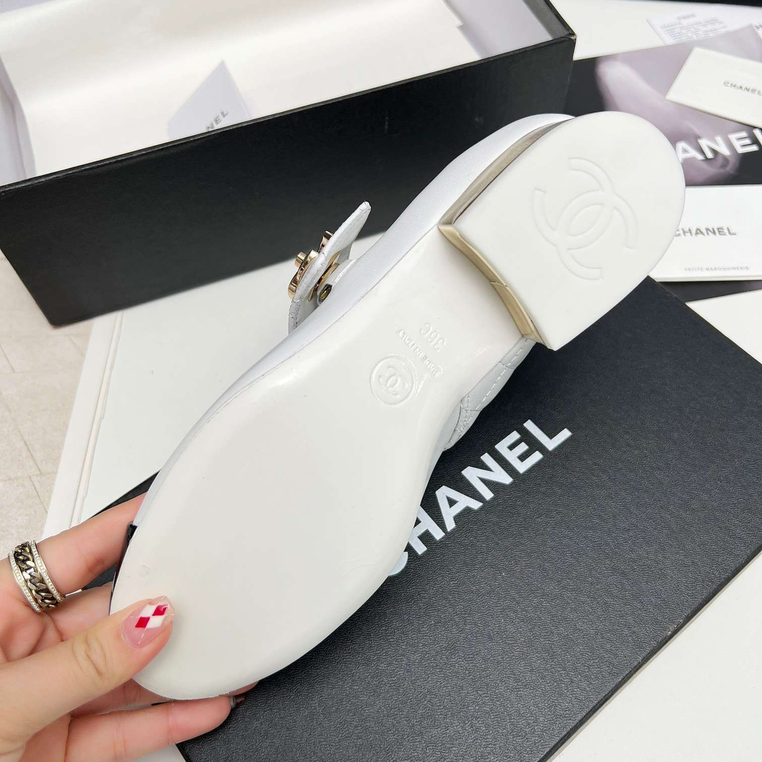 Chanel Logo CC Mary Jane White For Women - Image 6