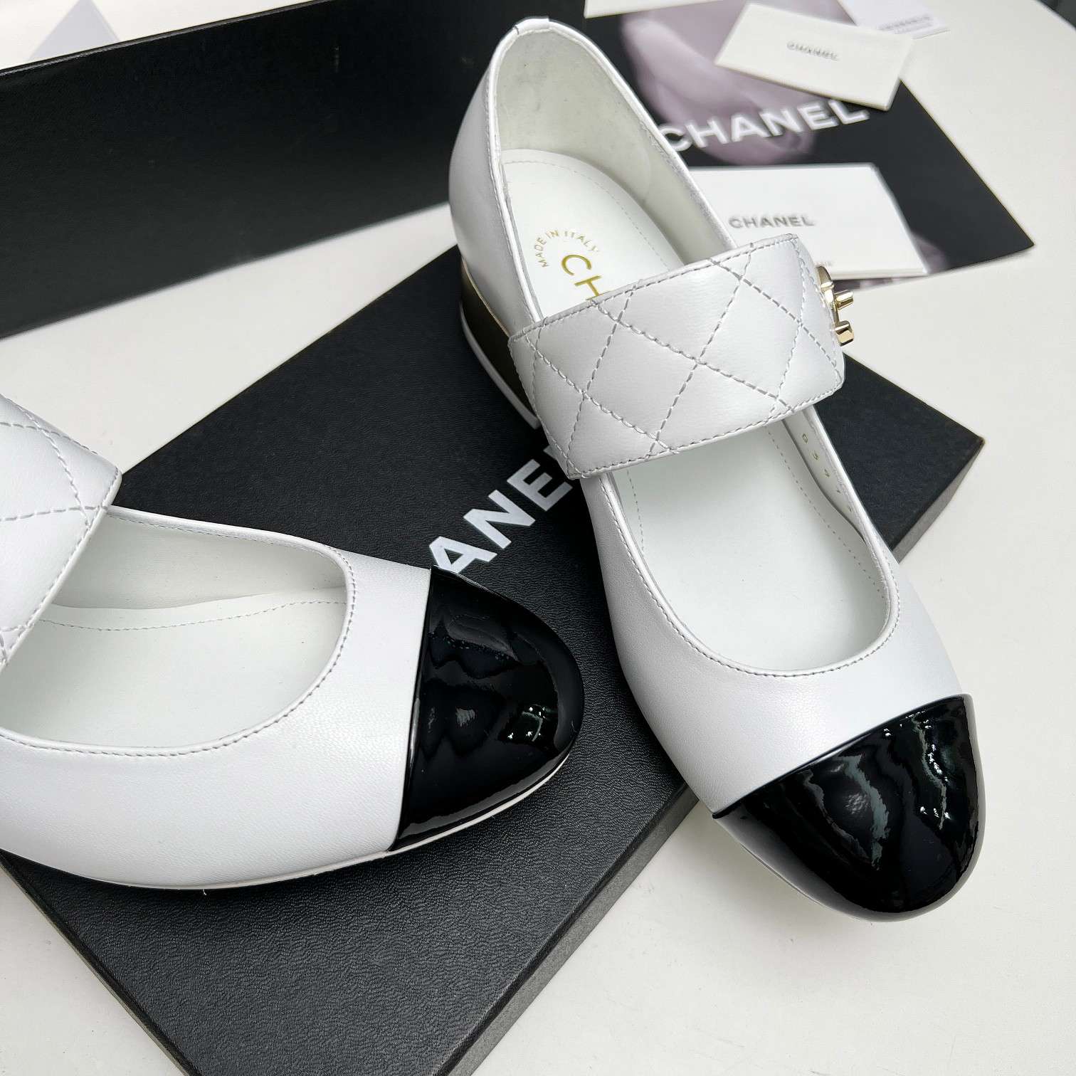 Chanel Logo CC Mary Jane White For Women - Image 4