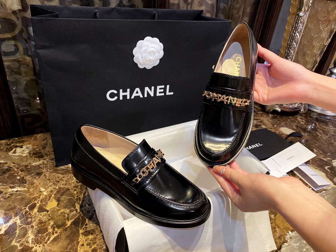 Chanel Logo Shiny Loafers Black For Women - Image 6