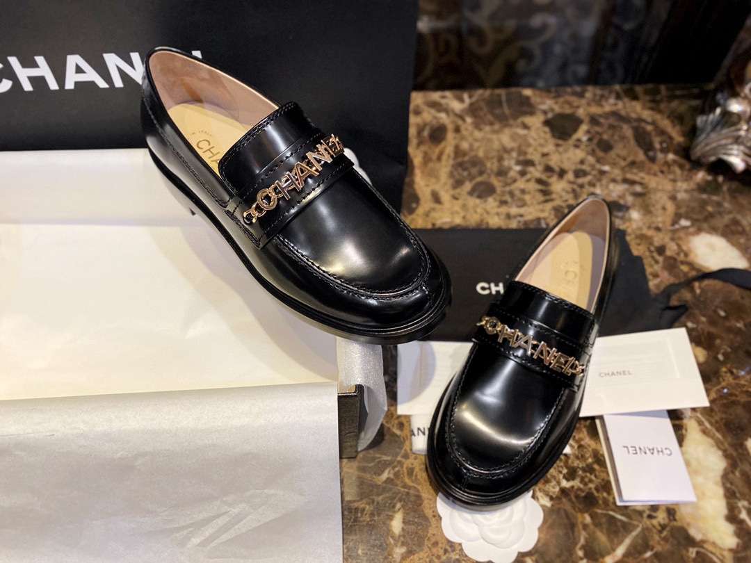 Chanel Logo Shiny Loafers Black For Women - Image 3