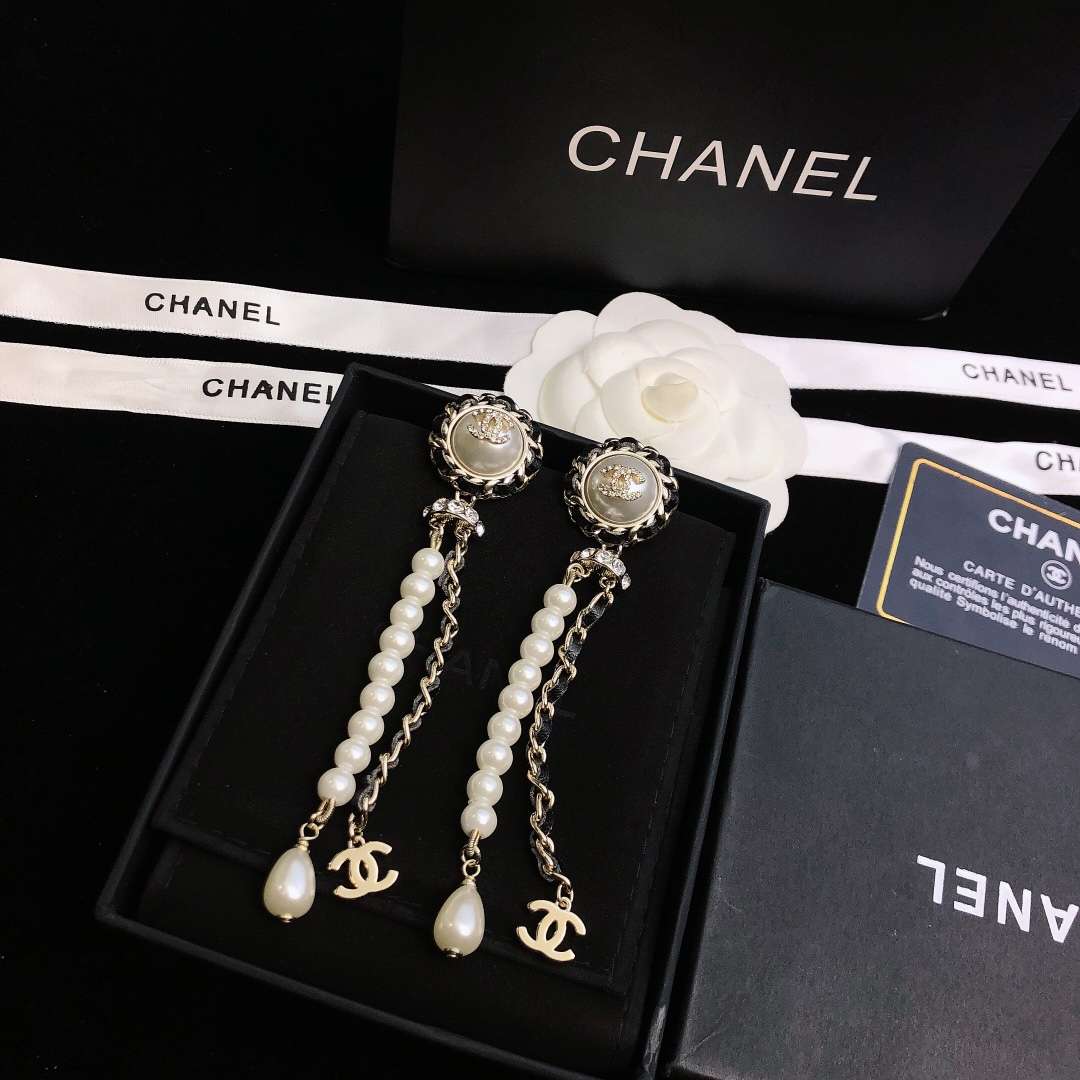 Chanel Small Fragrant Pearl Earrings White For Women - Image 4