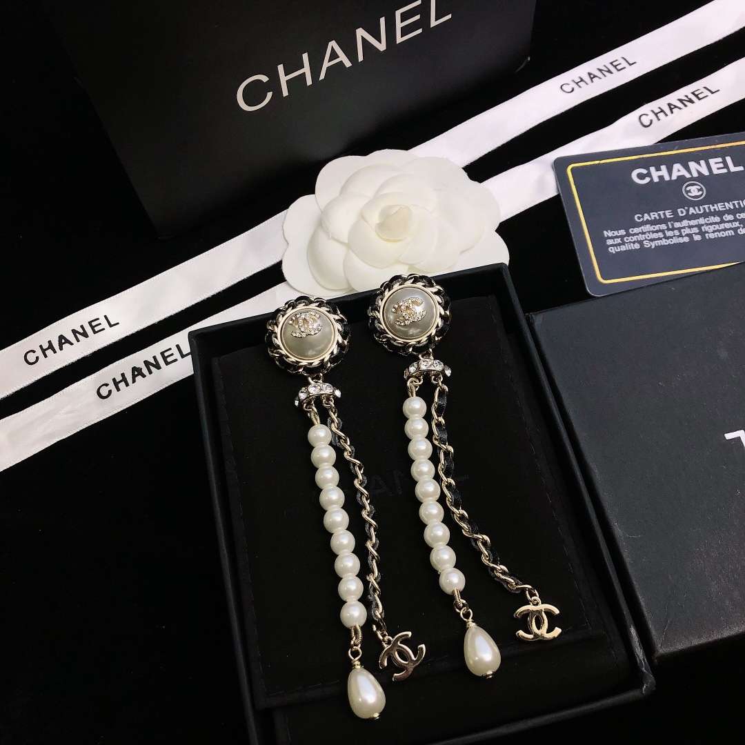 Chanel Small Fragrant Pearl Earrings White For Women - Image 2