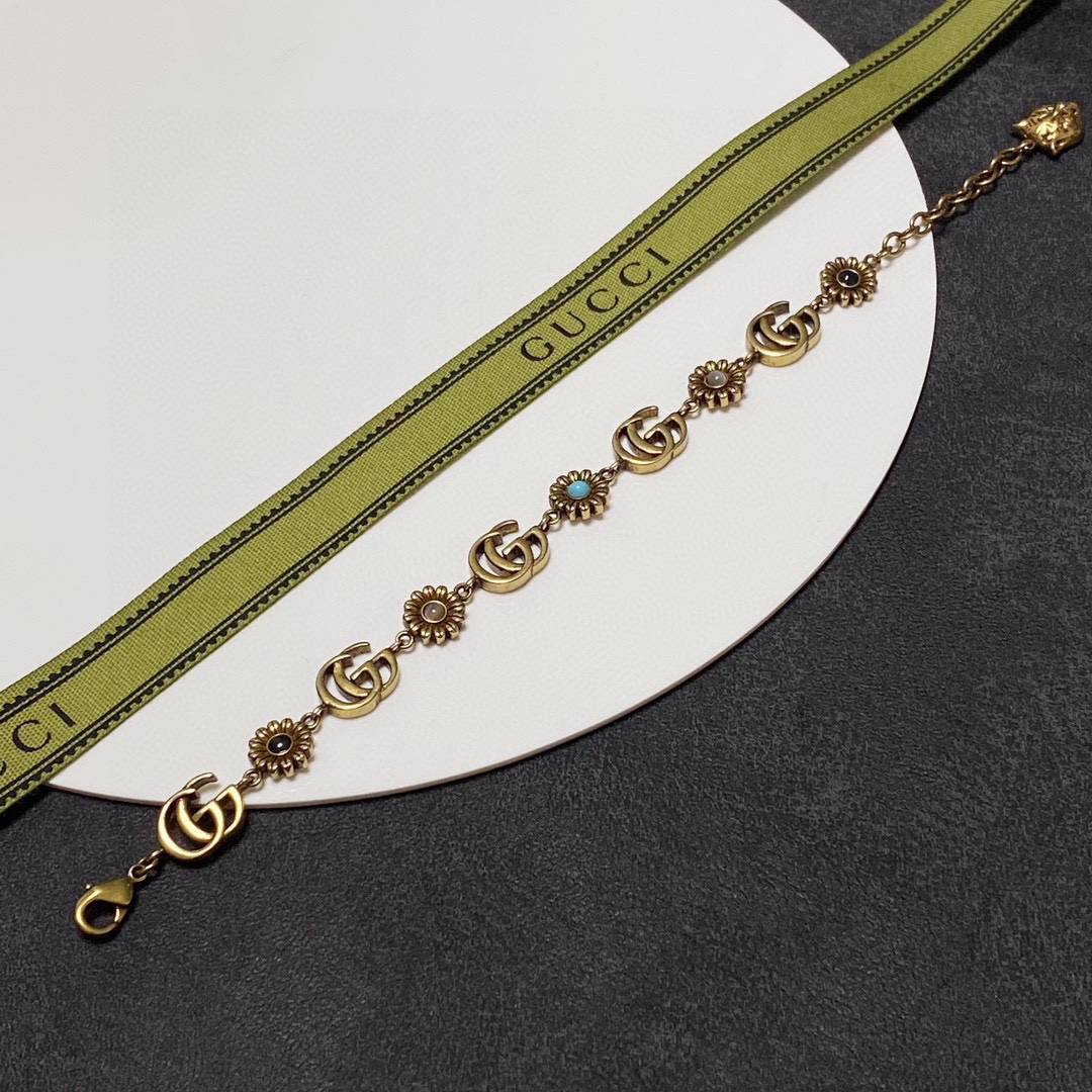 Gucci Double G Bracelet Gold For Women - Image 9