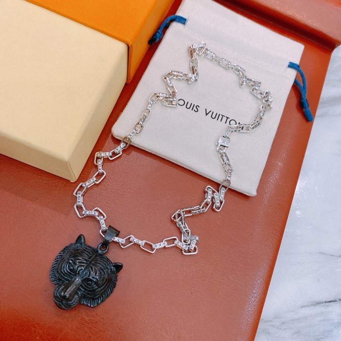 Louis Vuitton Leash Necklace Silver For Women - Image 8