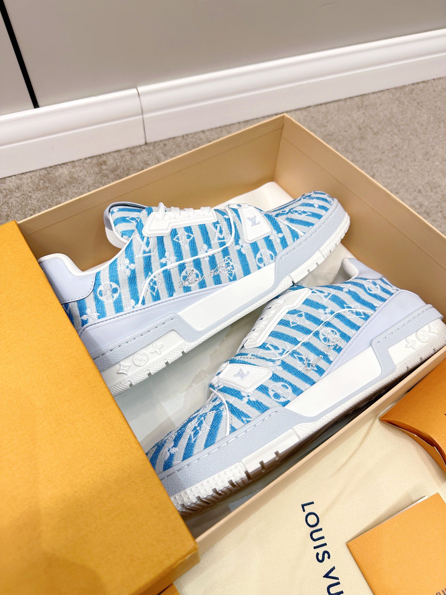 Louis Vuitton Retro Basketball Sneakers Blue For Women - Image 4