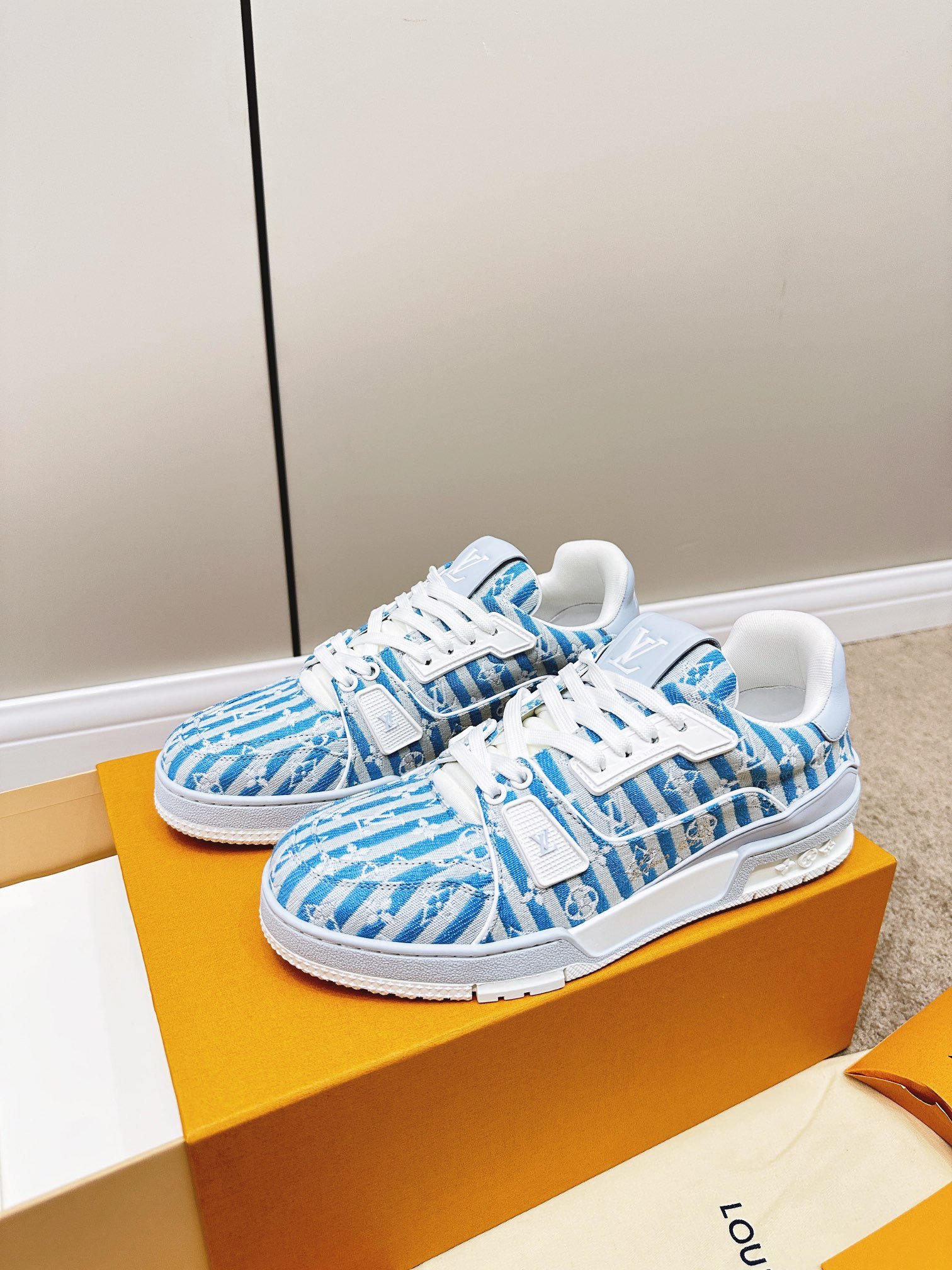 Louis Vuitton Retro Basketball Sneakers Blue For Women - Image 3