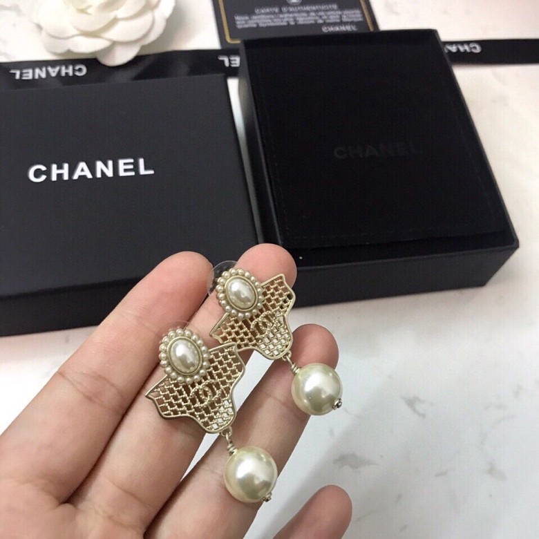 Chanel Mesh Earrings Gold For Women - Image 4