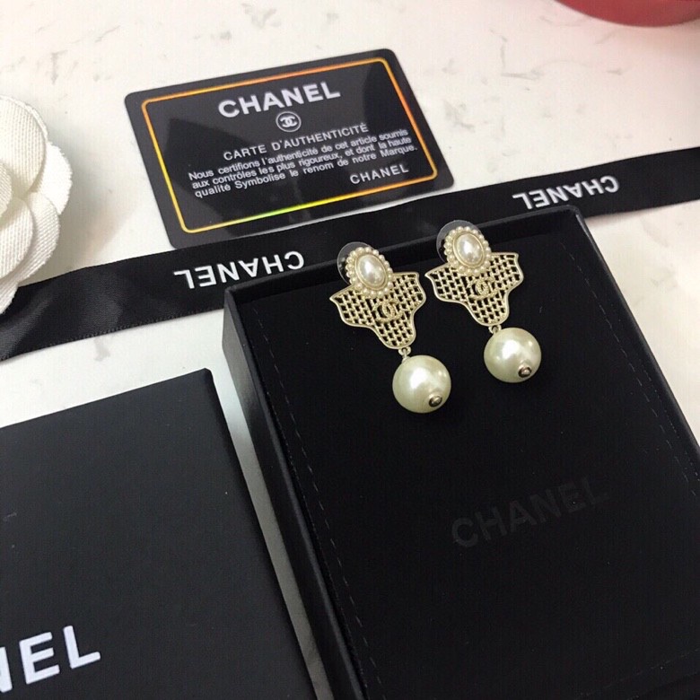 Chanel Mesh Earrings Gold For Women - Image 6