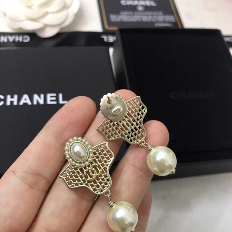 Chanel Mesh Earrings Gold For Women - Image 9