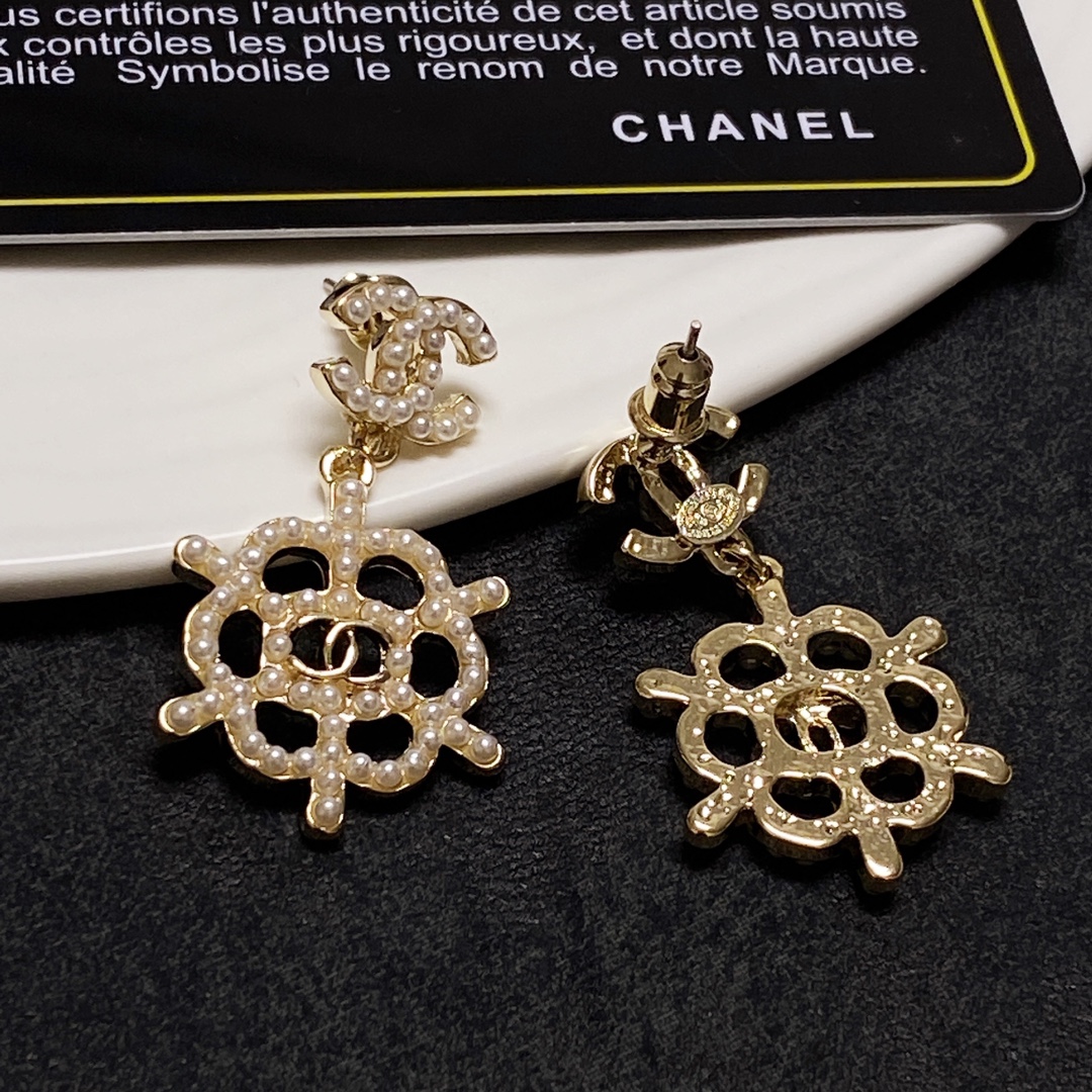 Chanel Pearl Earrings Gold For Women - Image 3