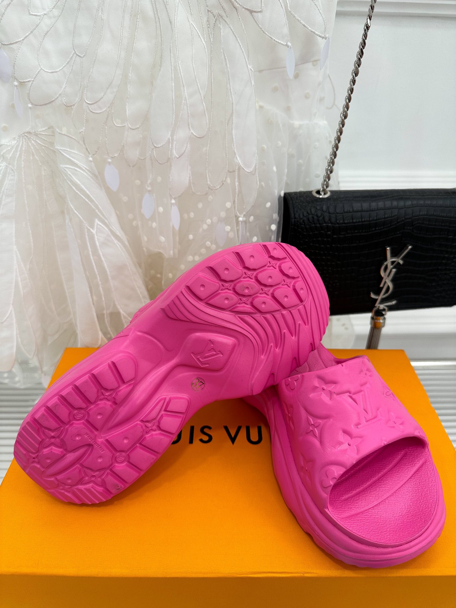 Louis Vuitton Pool 55 Flat Comfort Mule Pink For Women 1AB3DU - Image 9