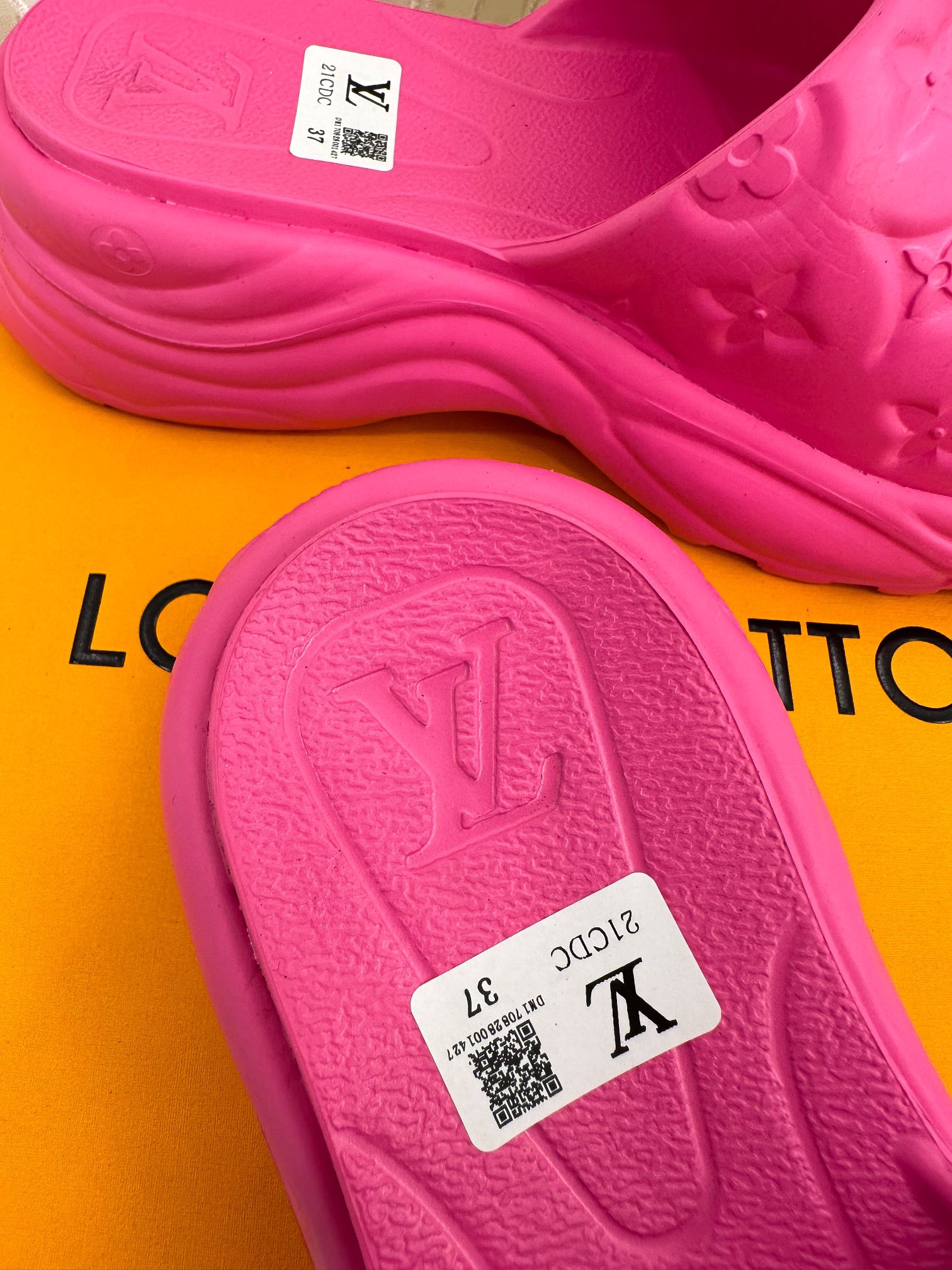 Louis Vuitton Pool 55 Flat Comfort Mule Pink For Women 1AB3DU - Image 10