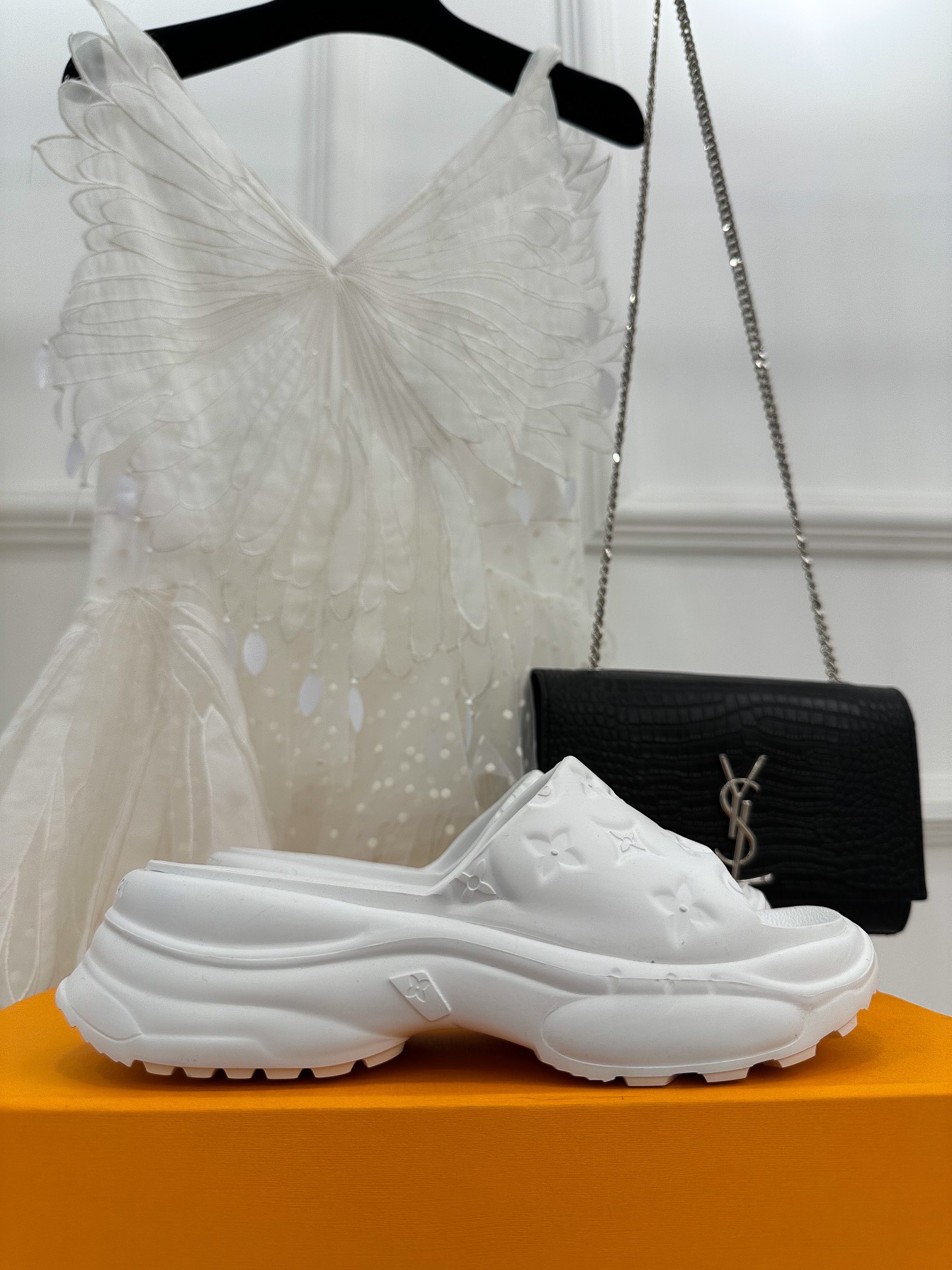 Louis Vuitton Pool 55 Flat Comfort Mule White For Women 1AB3FQ - Image 3