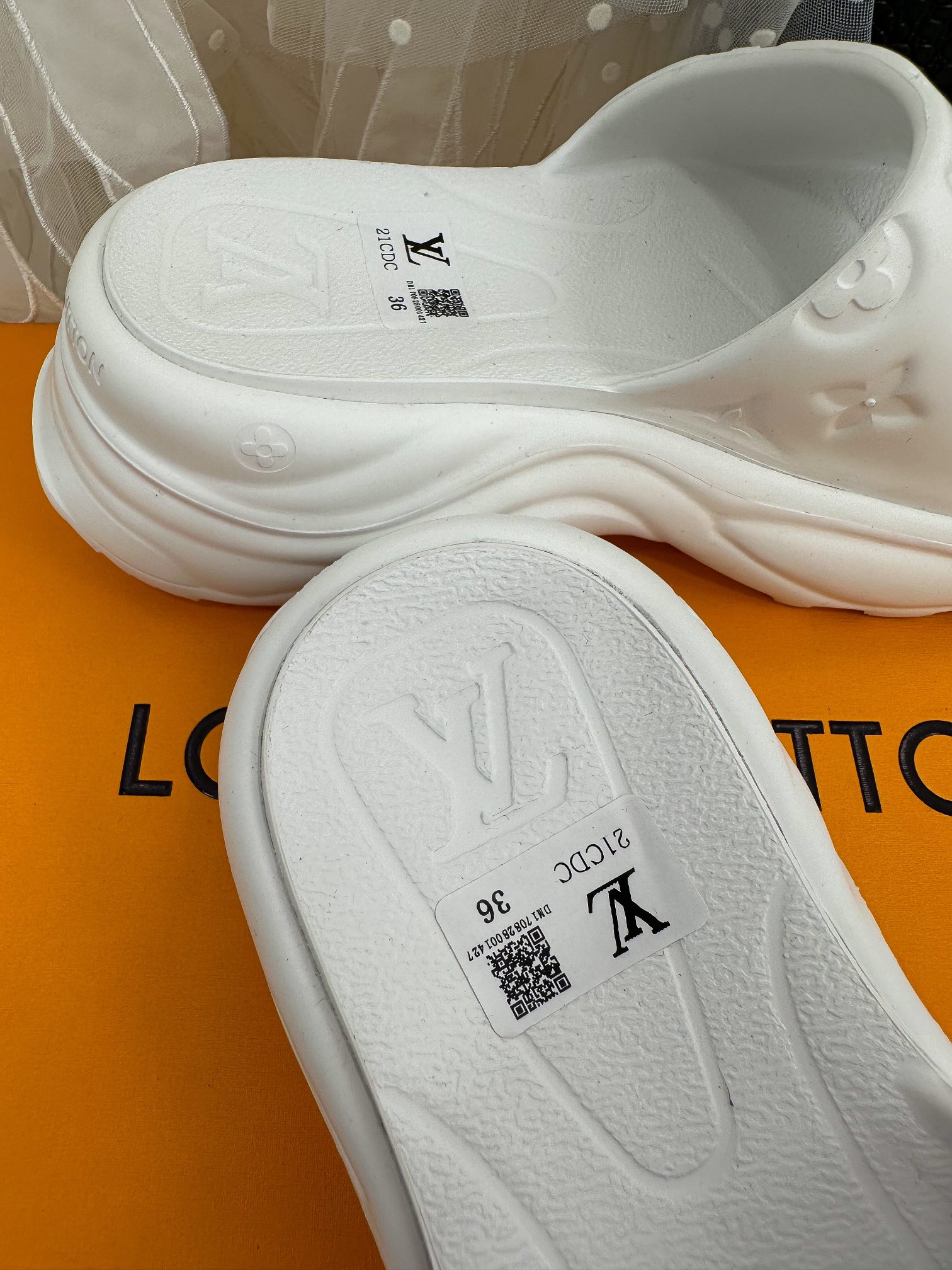 Louis Vuitton Pool 55 Flat Comfort Mule White For Women 1AB3FQ - Image 4