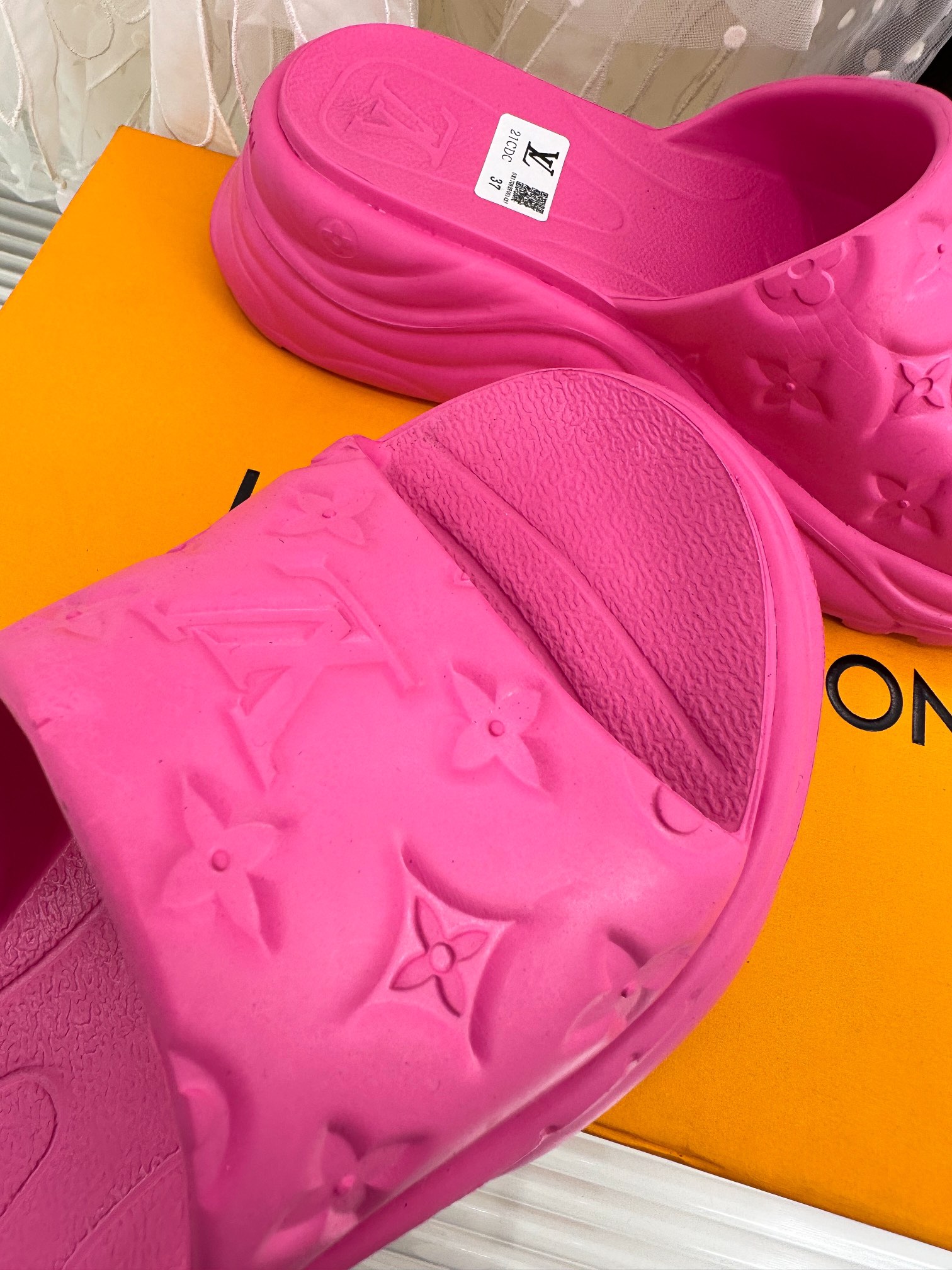 Louis Vuitton Pool 55 Flat Comfort Mule Pink For Women 1AB3DU - Image 4