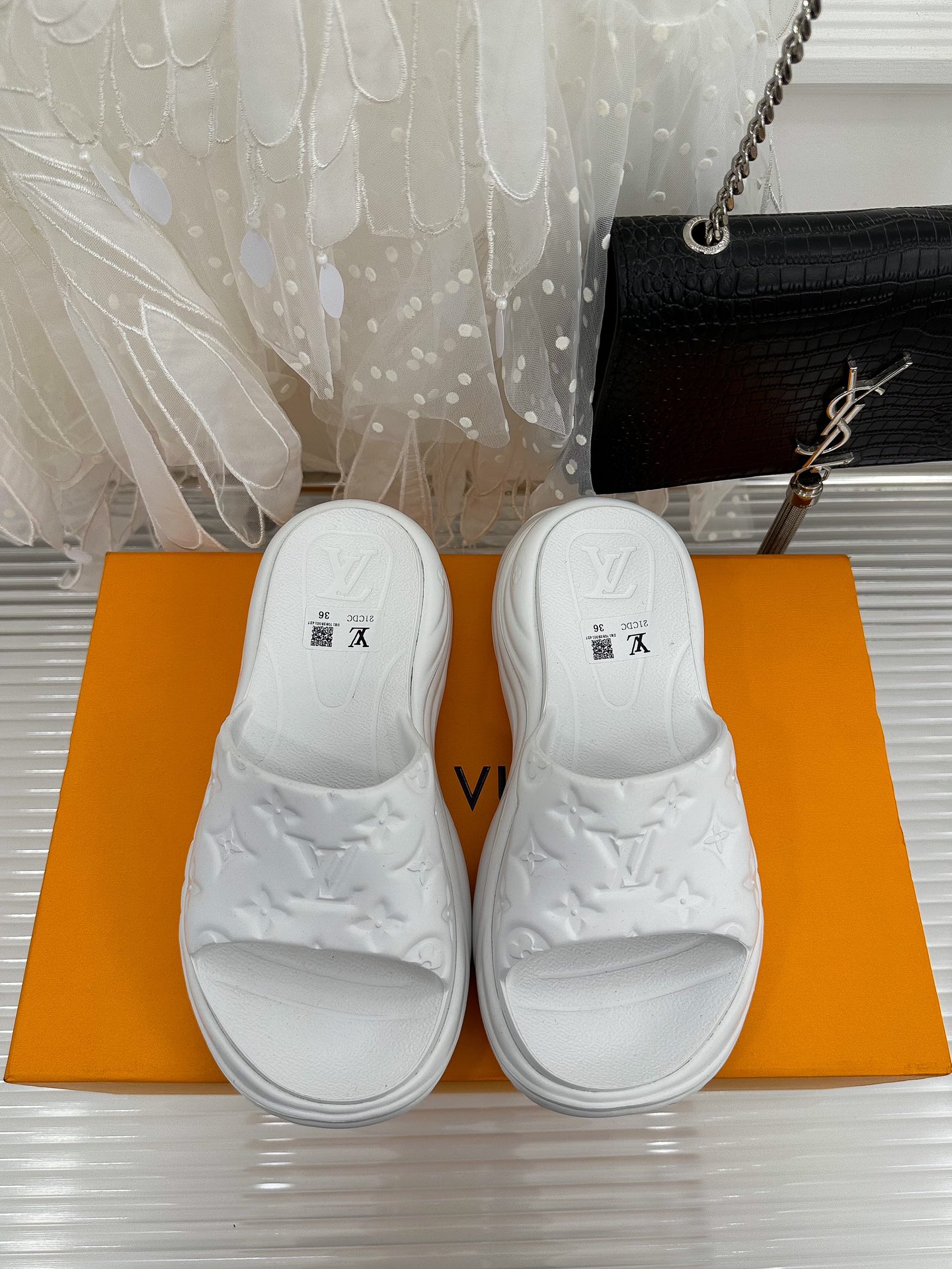 Louis Vuitton Pool 55 Flat Comfort Mule White For Women 1AB3FQ - Image 5