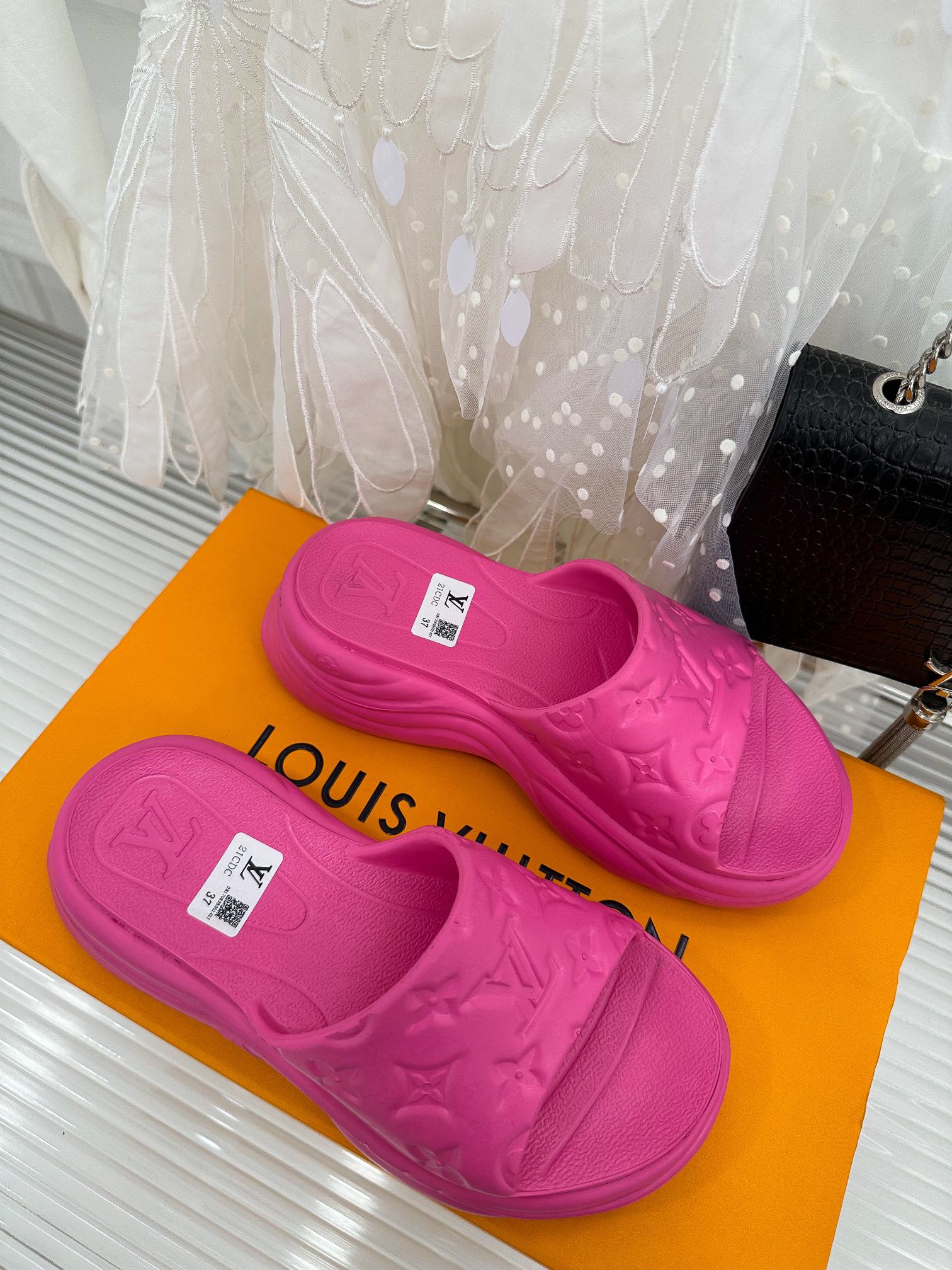 Louis Vuitton Pool 55 Flat Comfort Mule Pink For Women 1AB3DU - Image 5