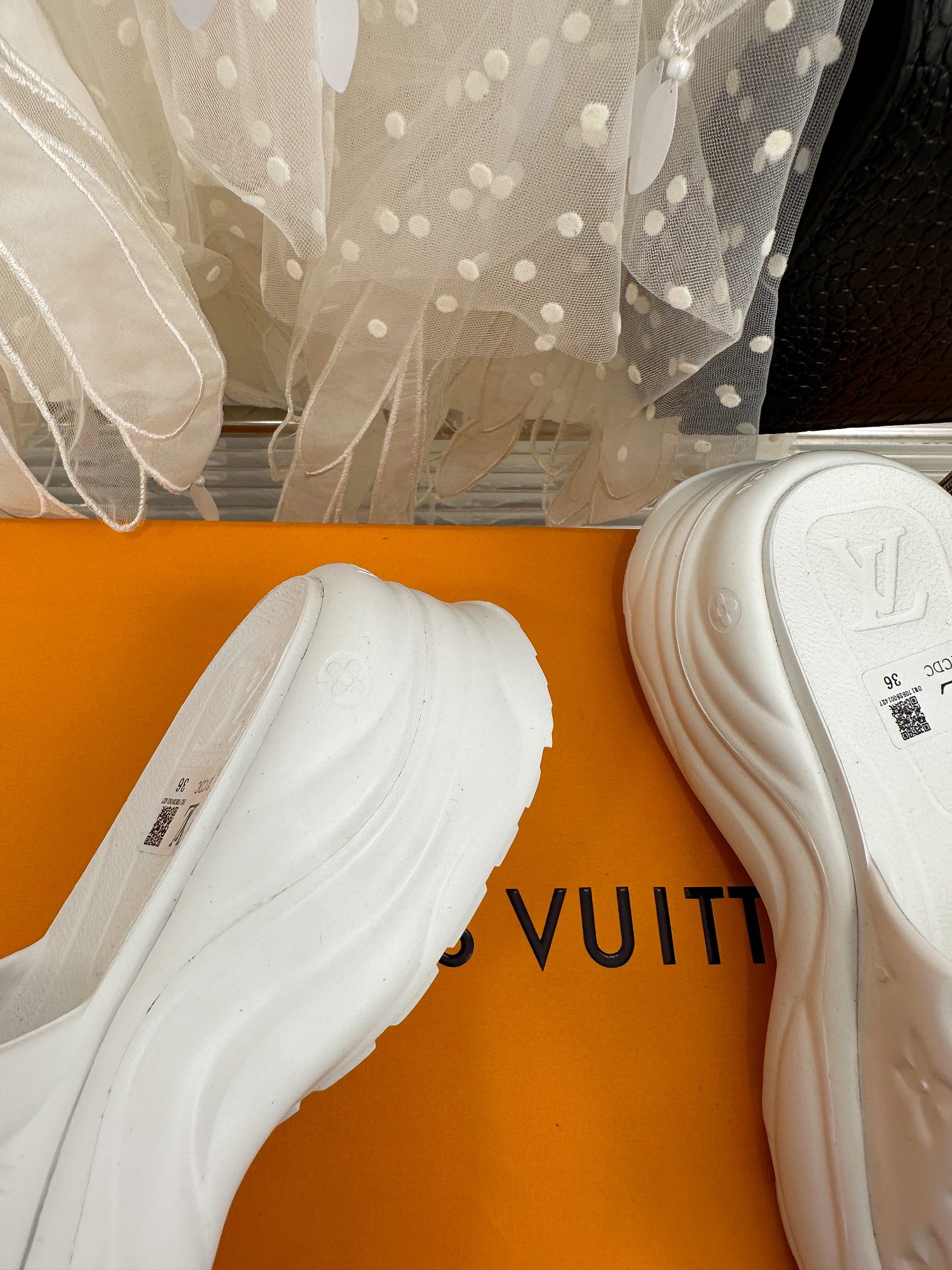 Louis Vuitton Pool 55 Flat Comfort Mule White For Women 1AB3FQ - Image 7