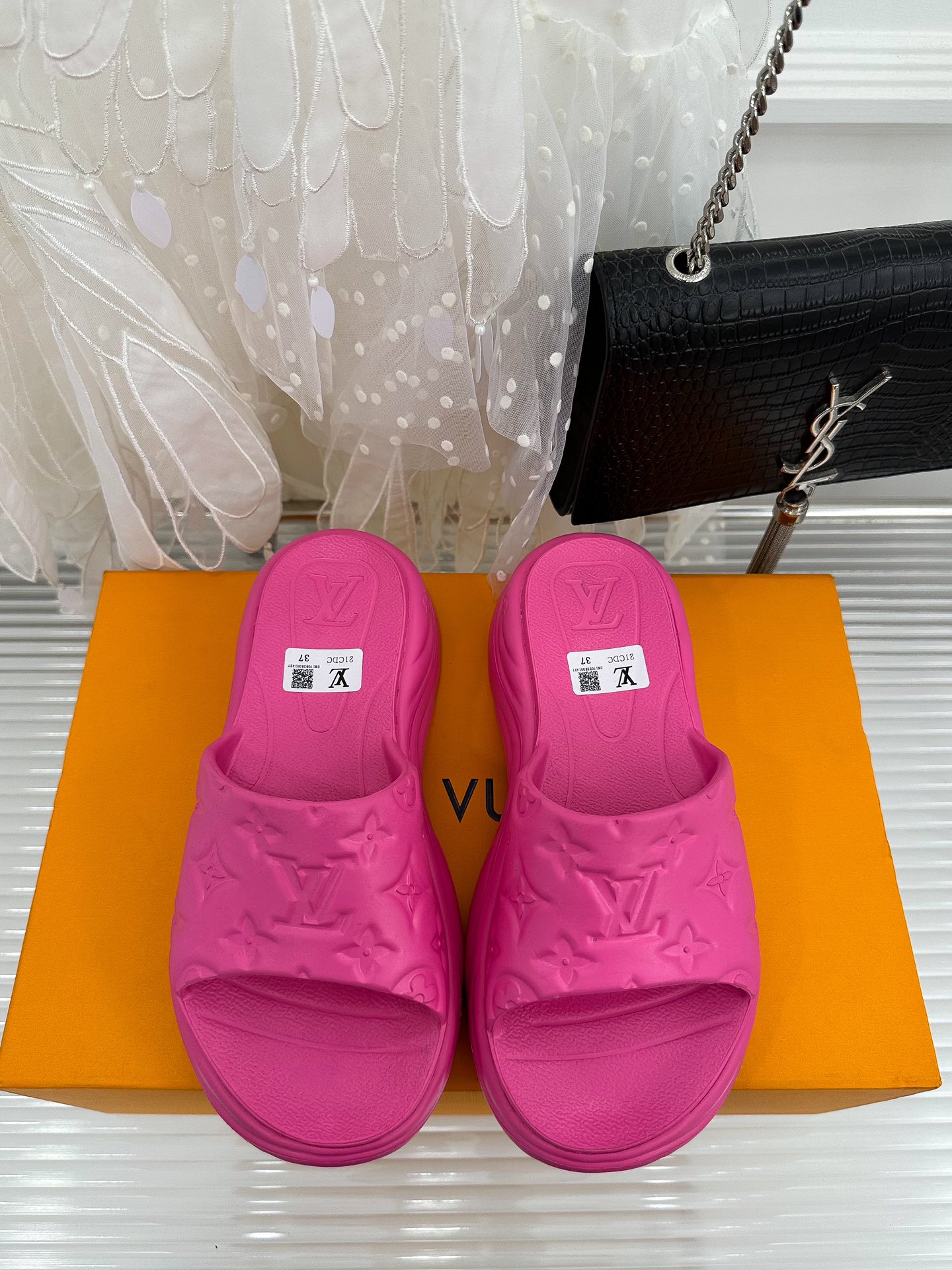Louis Vuitton Pool 55 Flat Comfort Mule Pink For Women 1AB3DU - Image 7