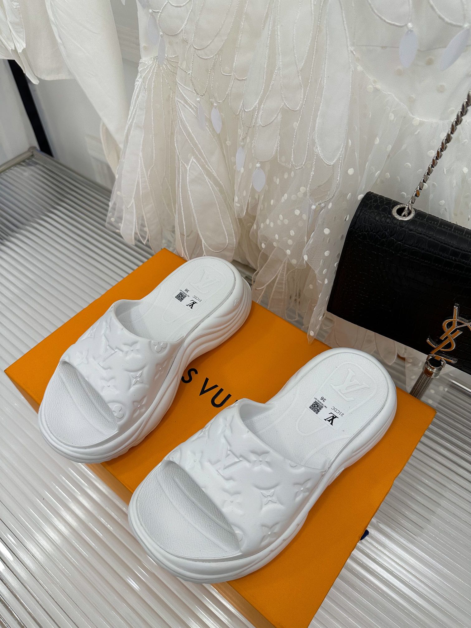 Louis Vuitton Pool 55 Flat Comfort Mule White For Women 1AB3FQ - Image 8