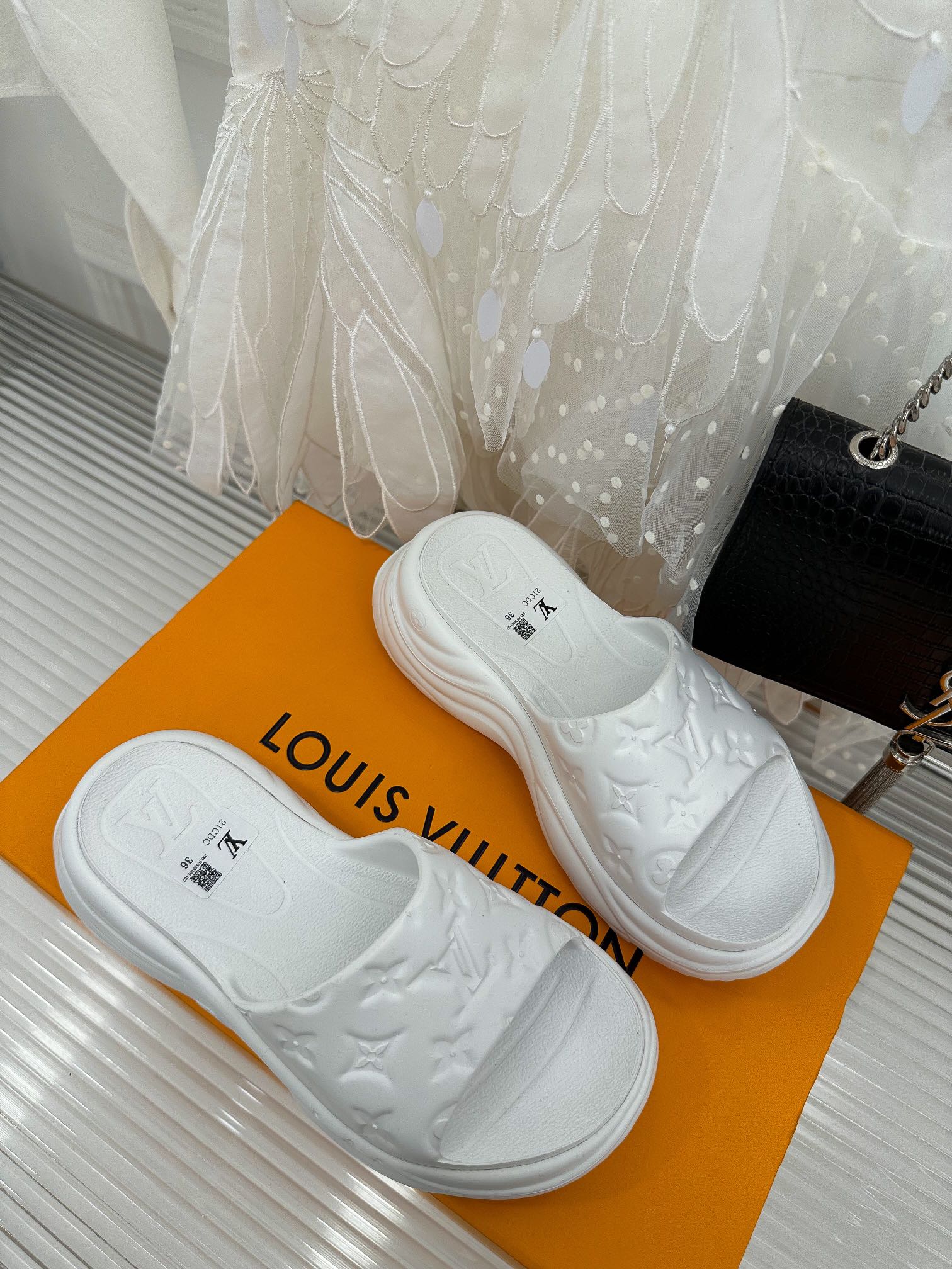 Louis Vuitton Pool 55 Flat Comfort Mule White For Women 1AB3FQ - Image 9