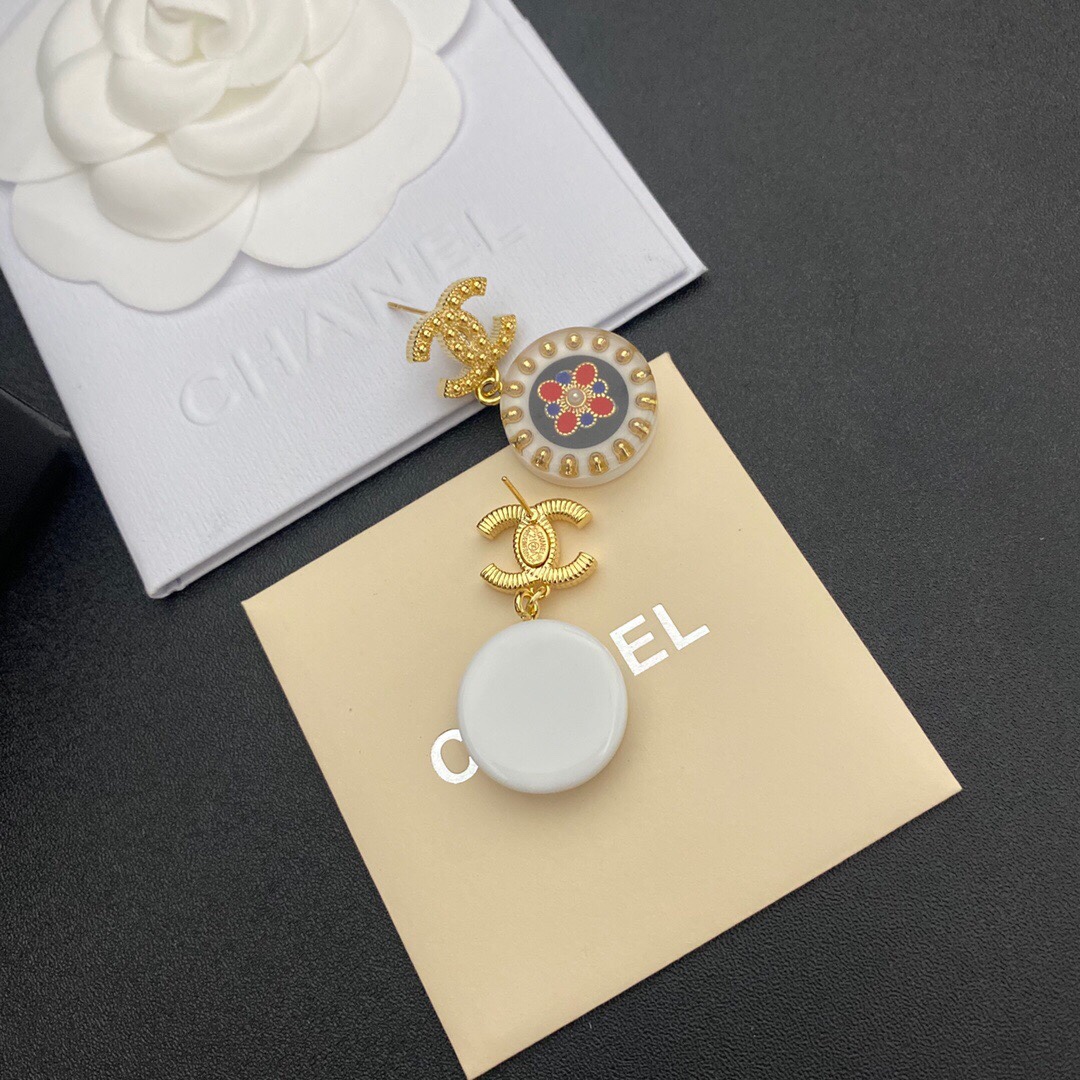 Chanel Red And Blue Pattern In Middle Circle Earrings Gold Tone For Women - Image 6