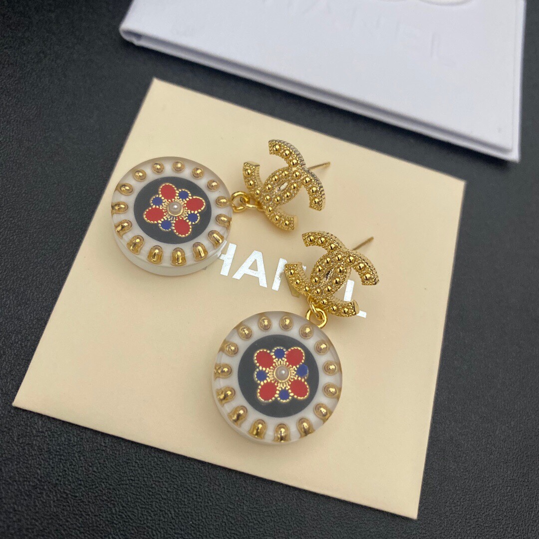 Chanel Red And Blue Pattern In Middle Circle Earrings Gold Tone For Women - Image 4