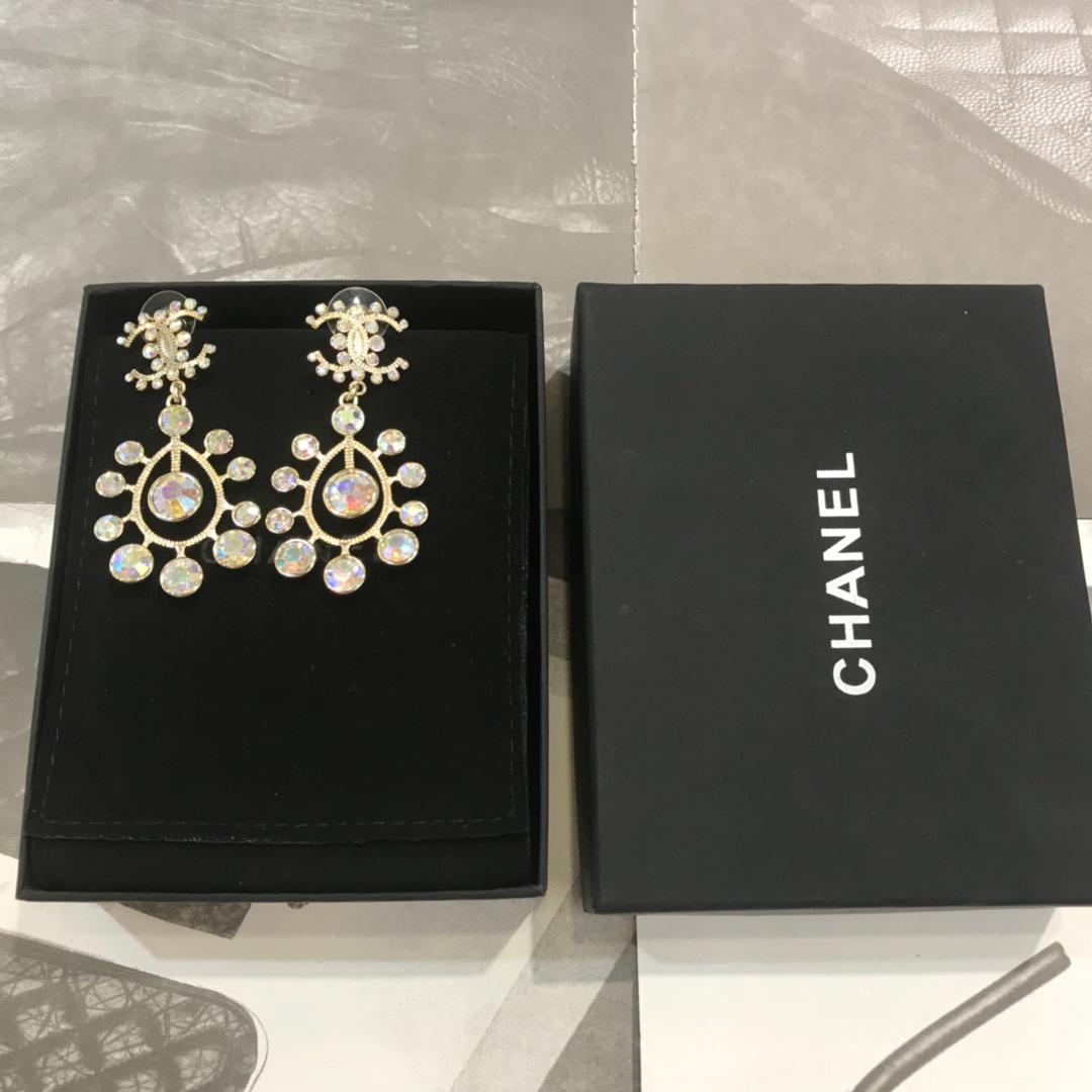 Chanel Round Earrings Gold For Women - Image 7