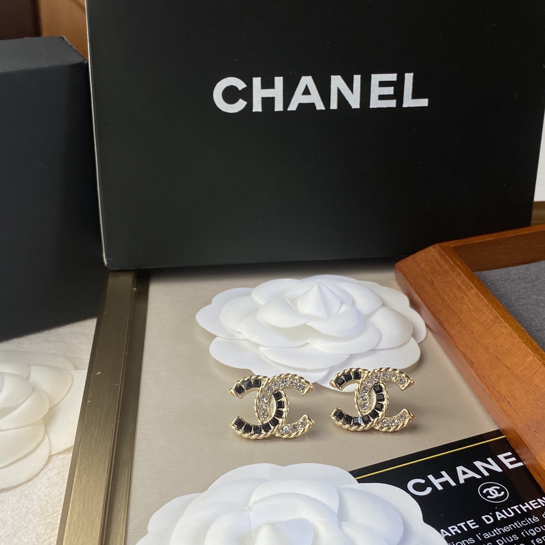 Chanel Spring Earrings Gold For Women - Image 2