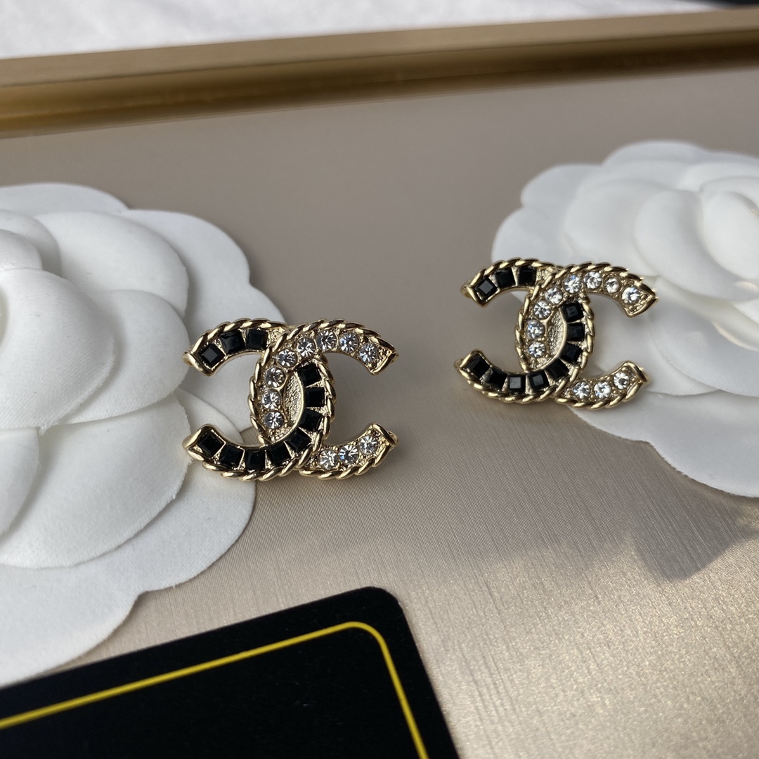 Chanel Spring Earrings Gold For Women - Image 3