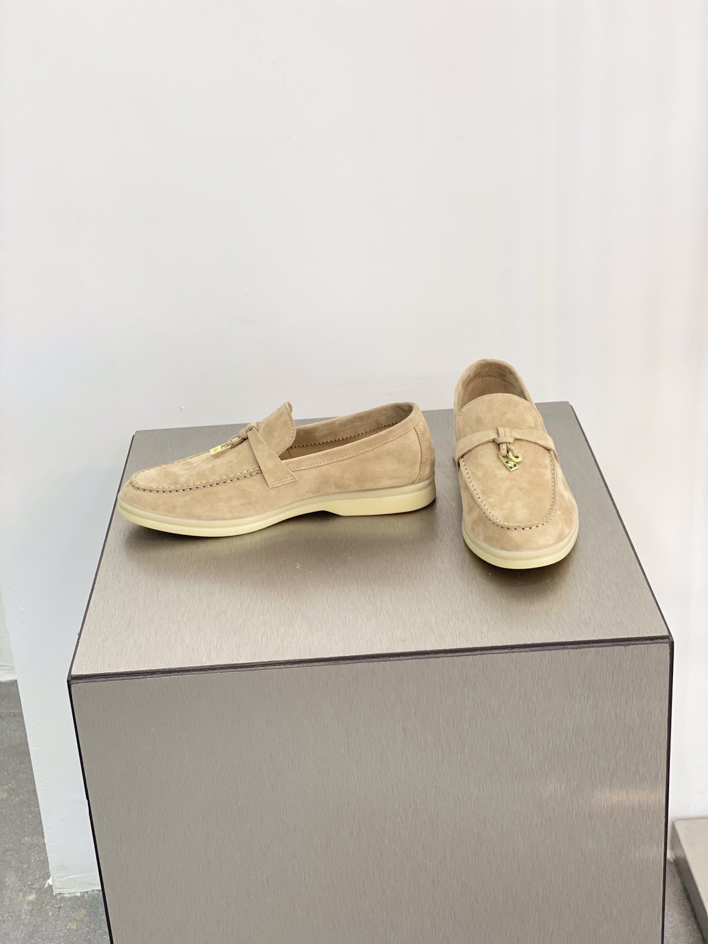 Loro Piana Summer Charms Walk Loafers Sandstone For Women – FAE5444 D044 - Image 9