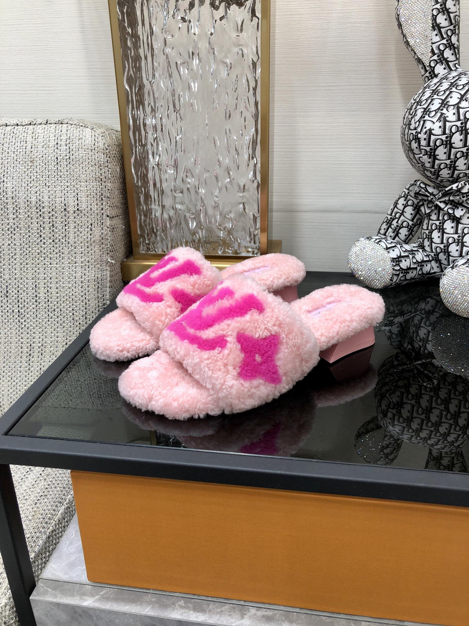 Louis Vuitton Women’s Magnetic Mule Pink For Women LV - Image 3