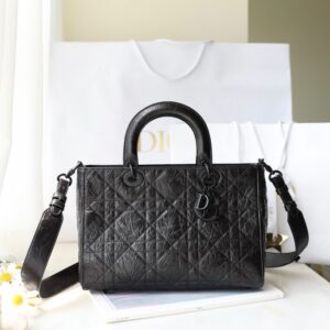 TRUE-TO-ORIGINAL | Medium Lady D-Sire size 29 x 20 x 12cm
