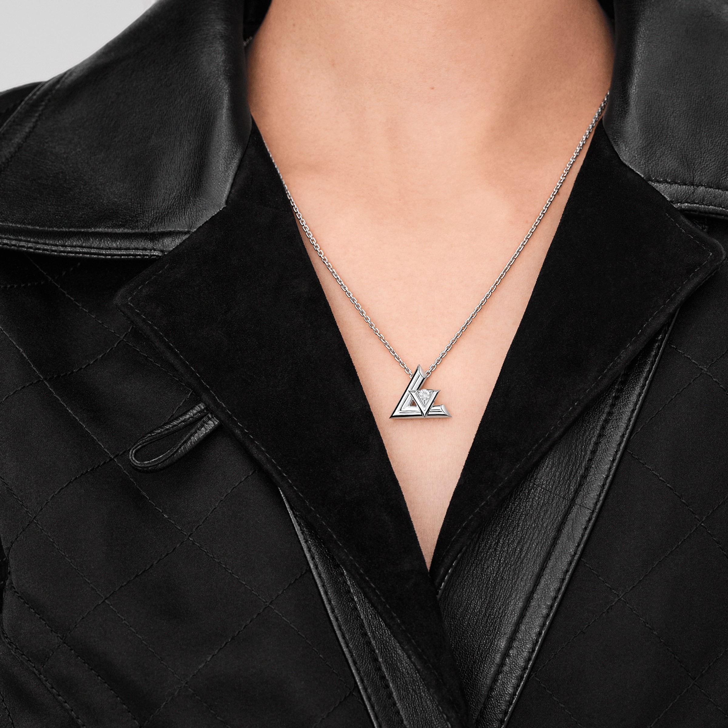 Louis Vuitton Volt One Large Pendant For Women – Q93807 - Image 2